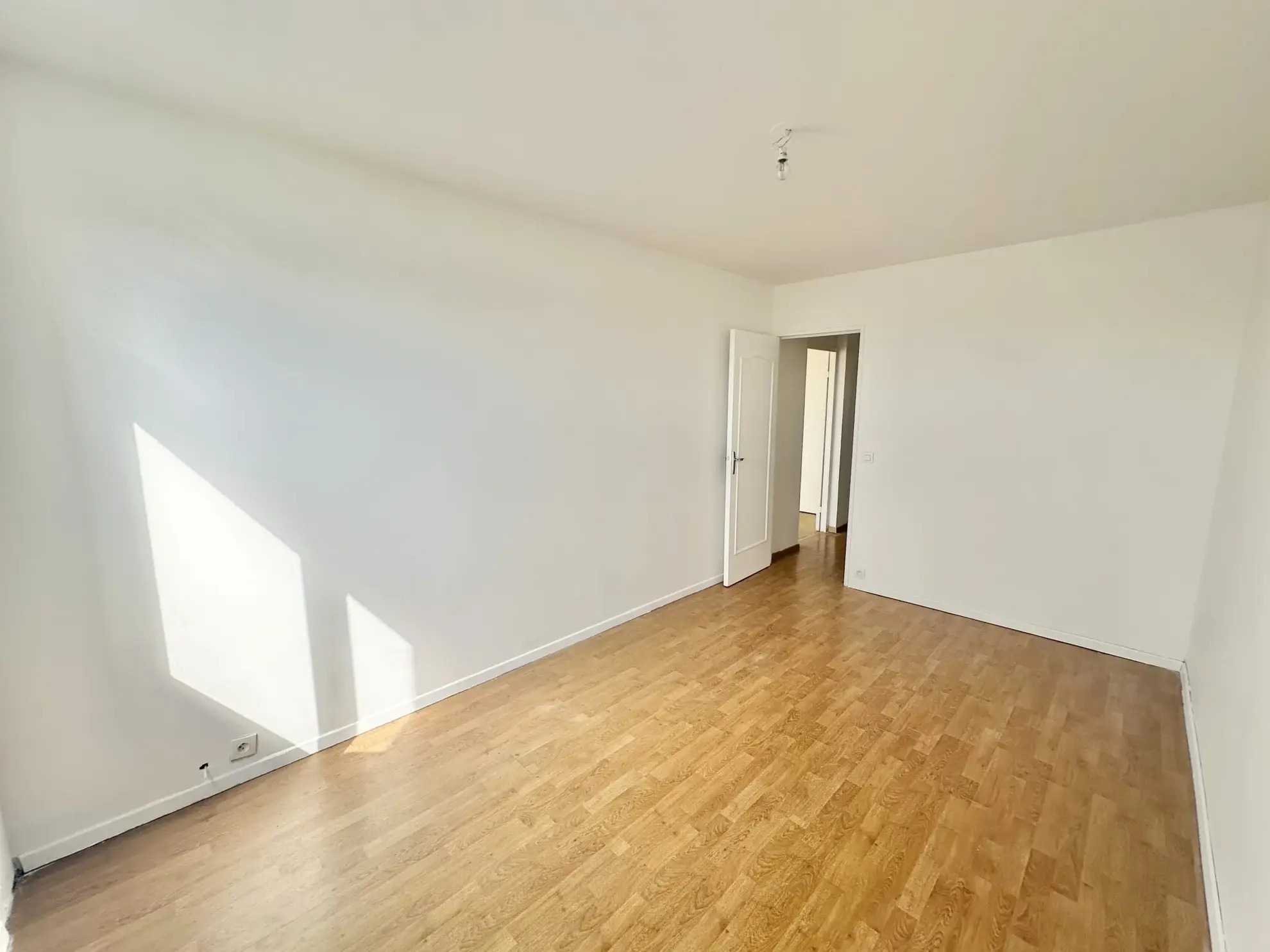 Appartement T3 rénové de 67 m² à Canteleu - Vue dégagée et proximité commodités 