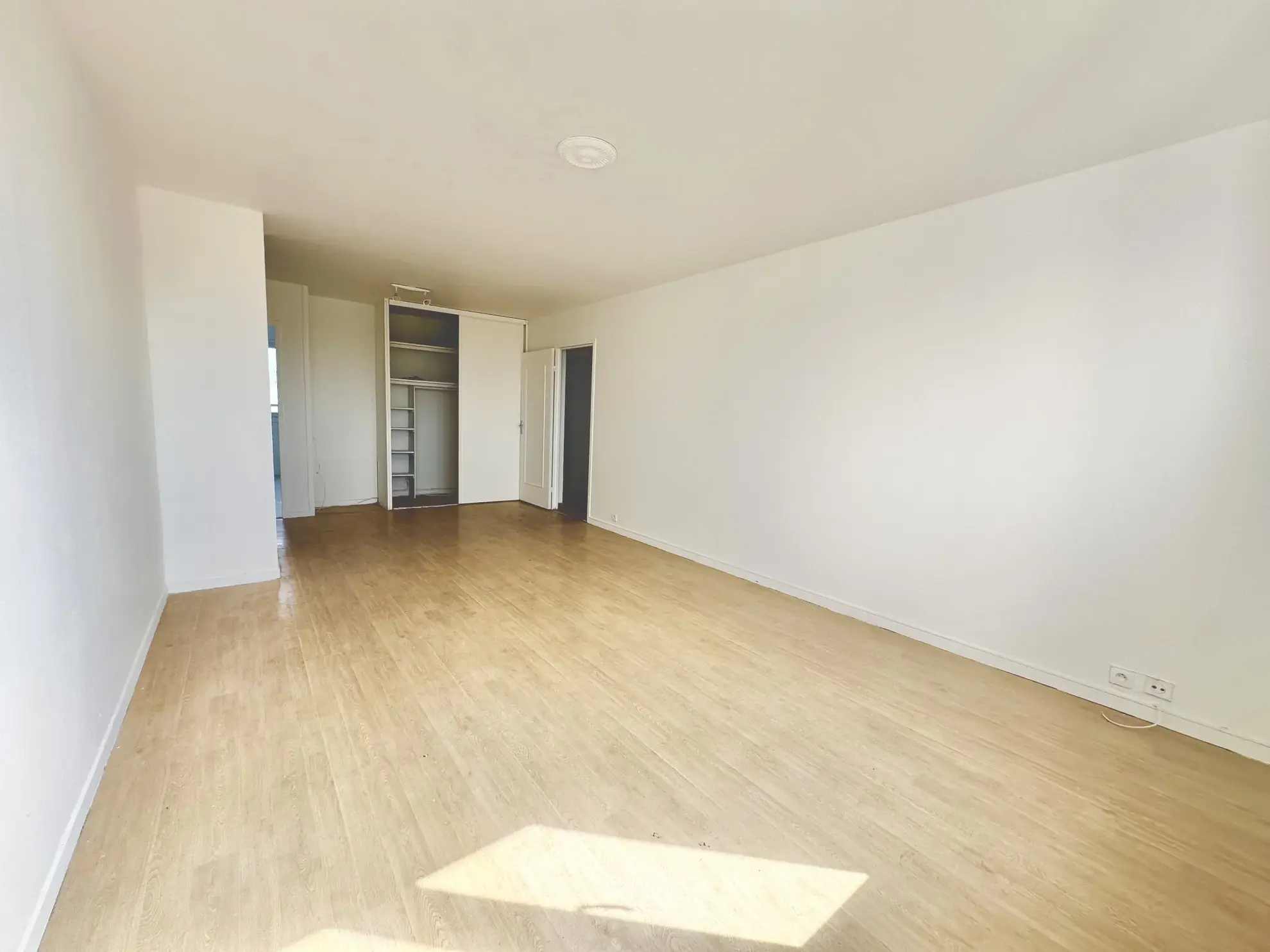 Appartement T3 rénové de 67 m² à Canteleu - Vue dégagée et proximité commodités 