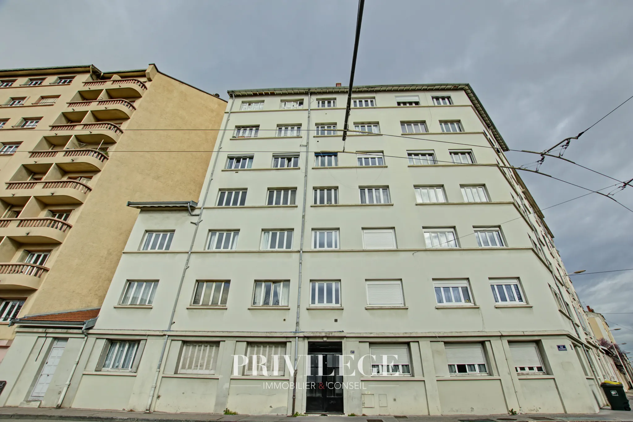 Appartement 2 pièces de 52 m² à Lyon 3, proche métro et services de santé 