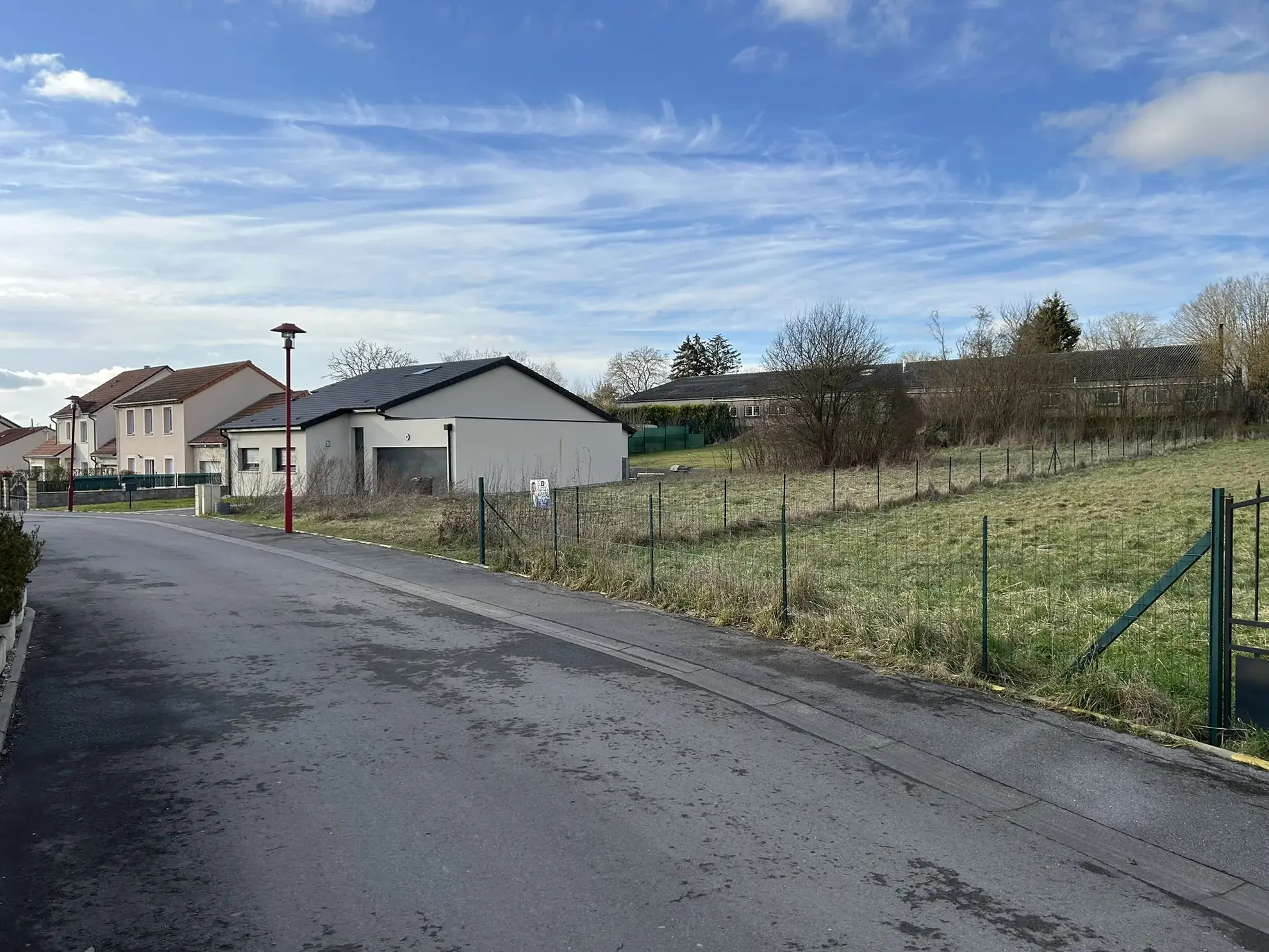 Terrain constructible de 922 m² à Herny, viabilisé, proche des commodités 
