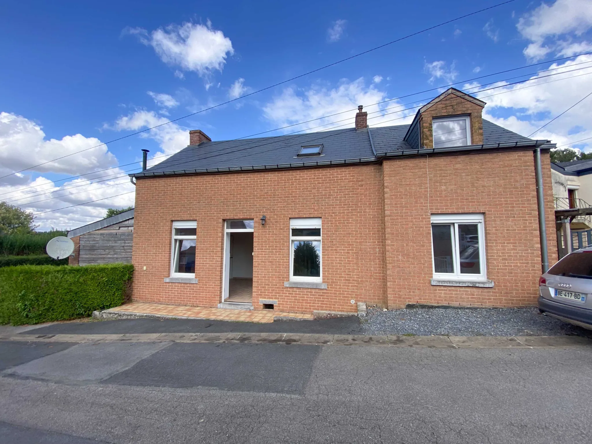 Charmante maison familiale en briques à Cousolre, 3 chambres, terrain arboré et garage
