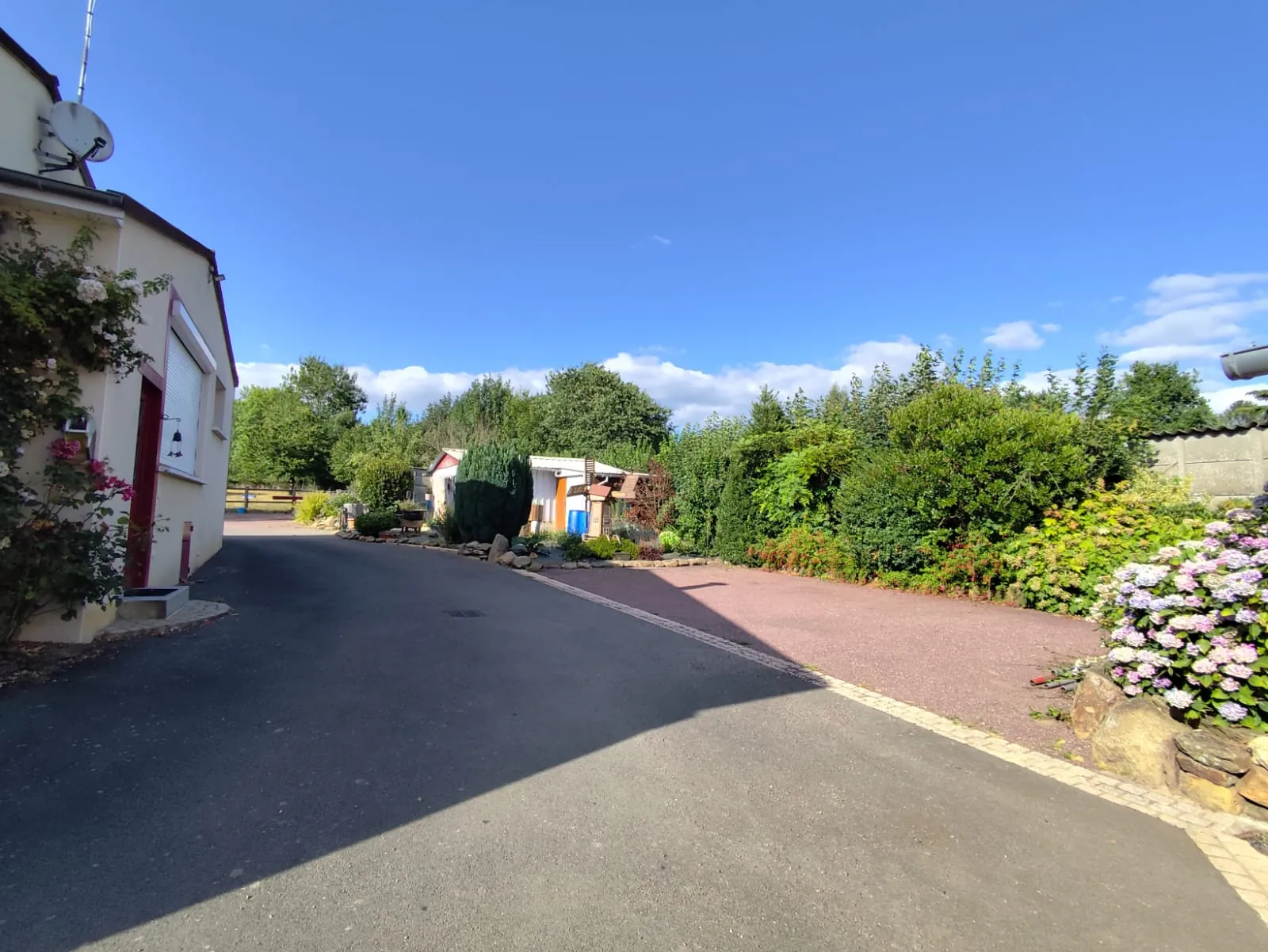 Maison familiale avec grand terrain, garage et ascenseur à Saint Denis sur Sarthon 