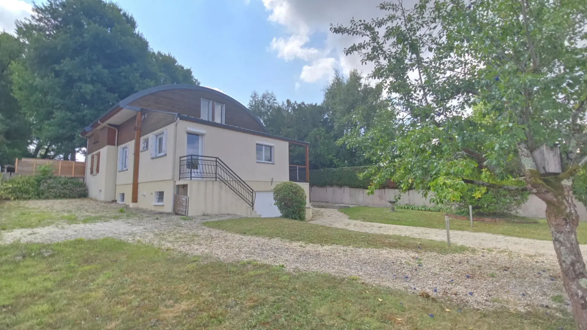 Maison 5 chambres avec garages et jardin à Saint Georges sur Baulche