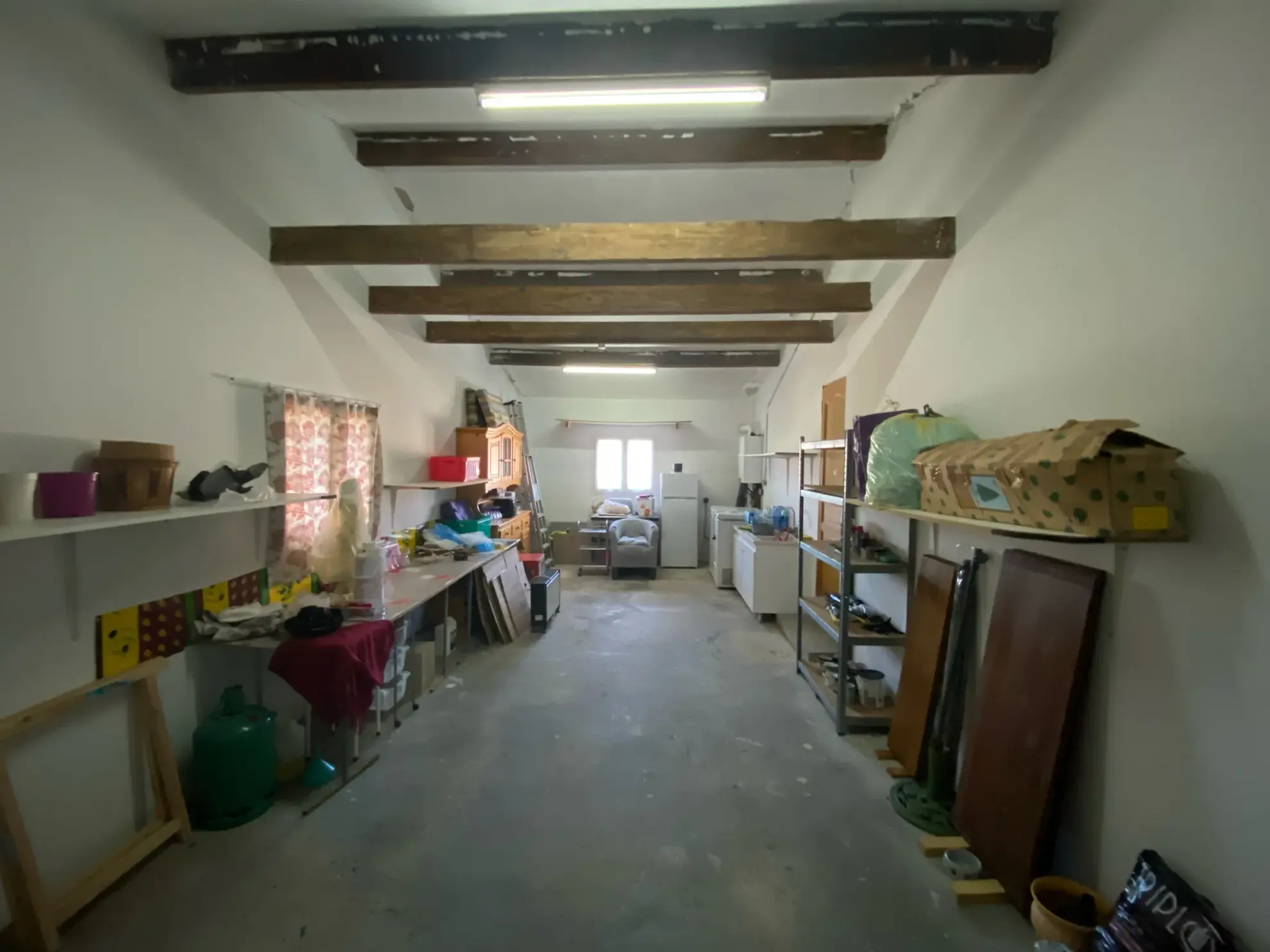 Jolie maison de plain-pied avec grand garage et terrasse à Ledignan, 900 m² de terrain 