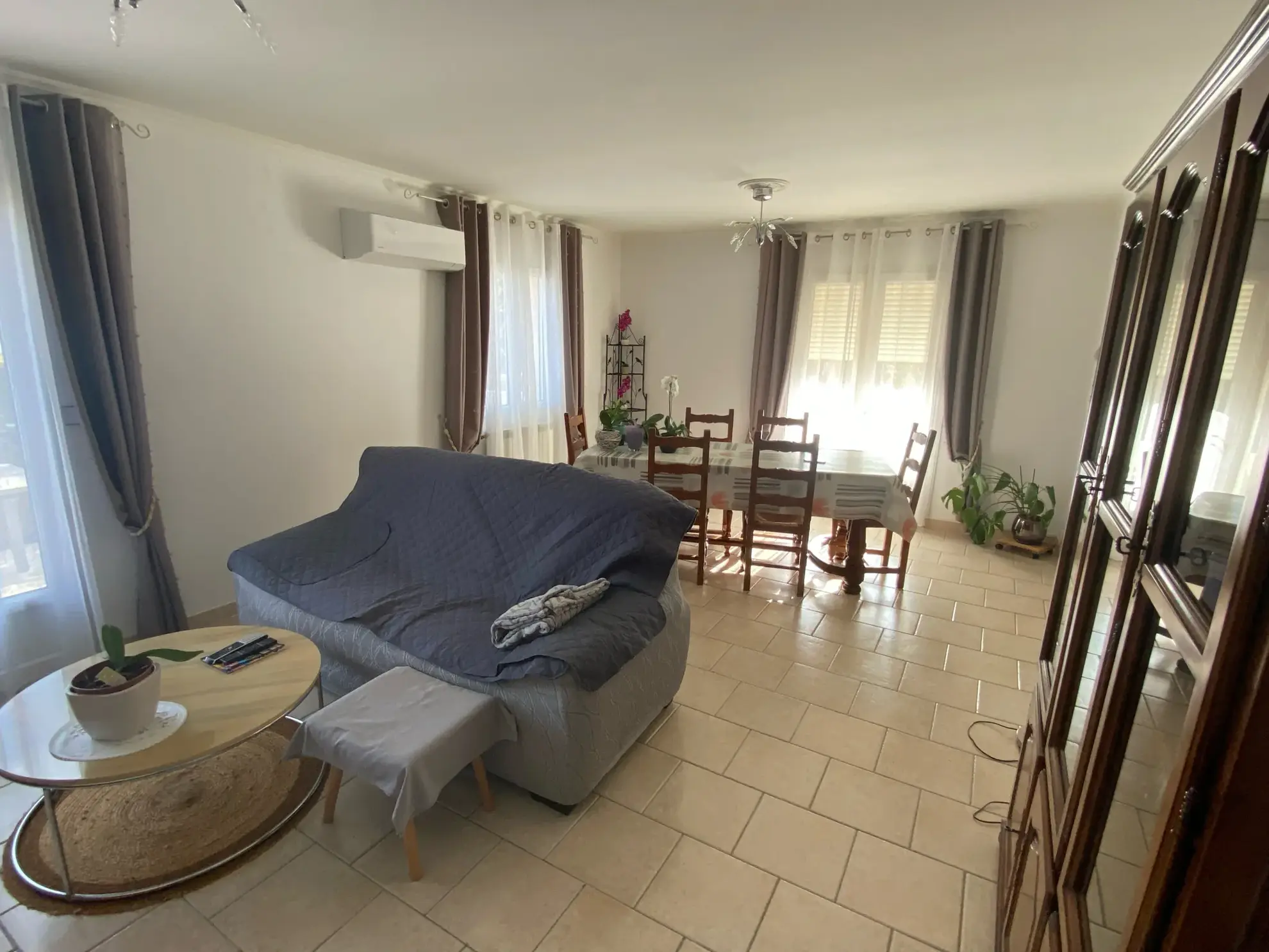 Jolie maison de plain-pied avec grand garage et terrasse à Ledignan, 900 m² de terrain 