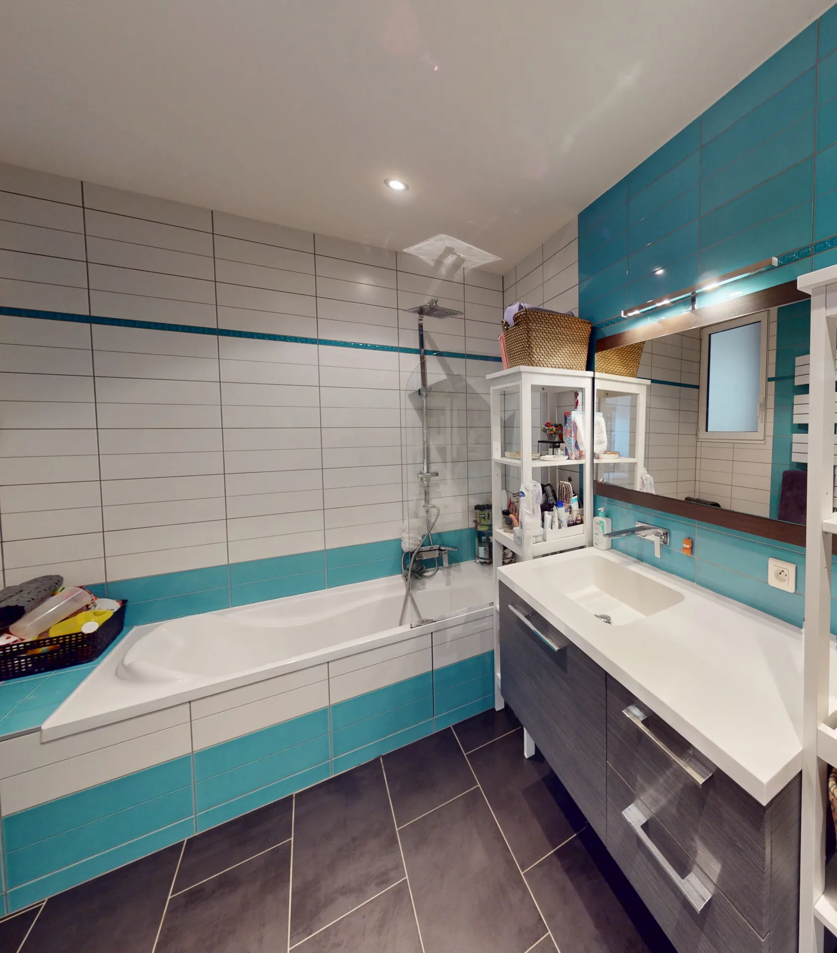 Charmant appartement T3 avec cour à Pontarlier, proche centre-ville 