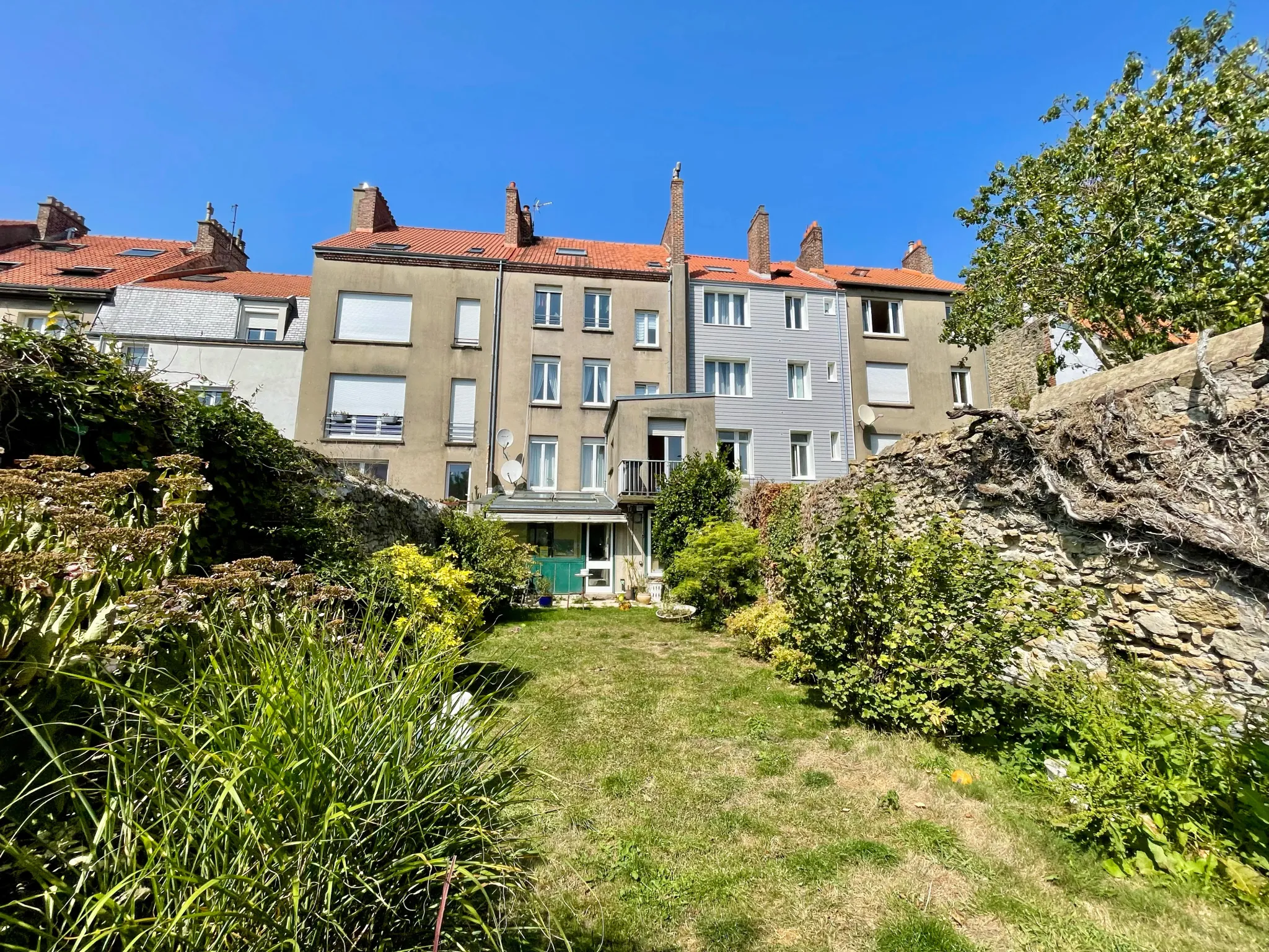 Maison de caractère à Boulogne-sur-Mer avec 5 chambres et jardin exposé sud 
