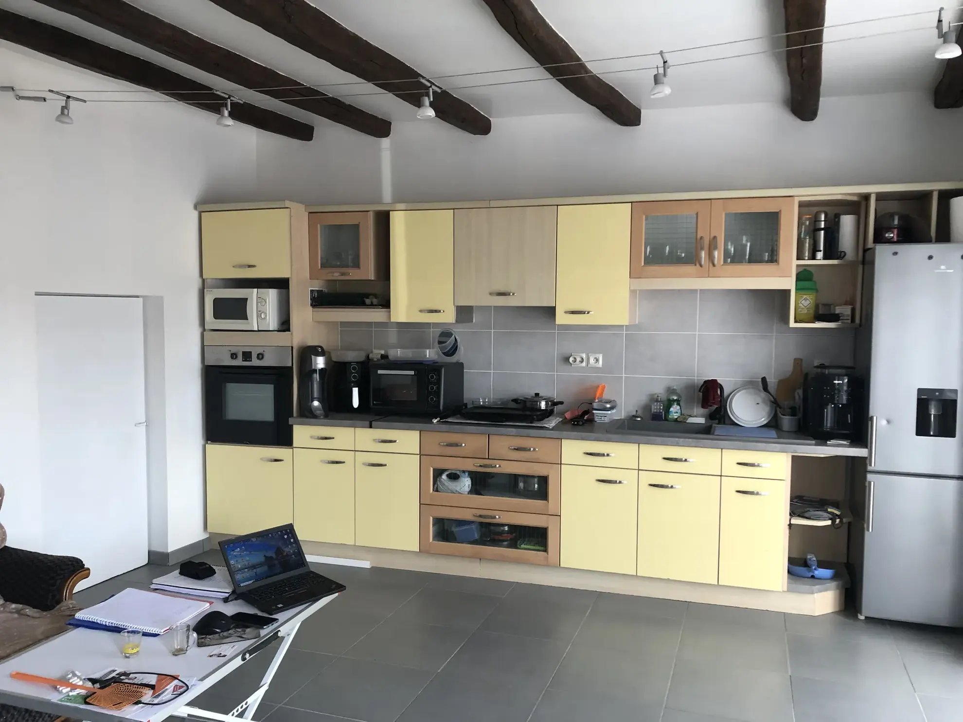 Maison de village à Champagne-Mouton avec garage, jardin et potentiel de rénovation