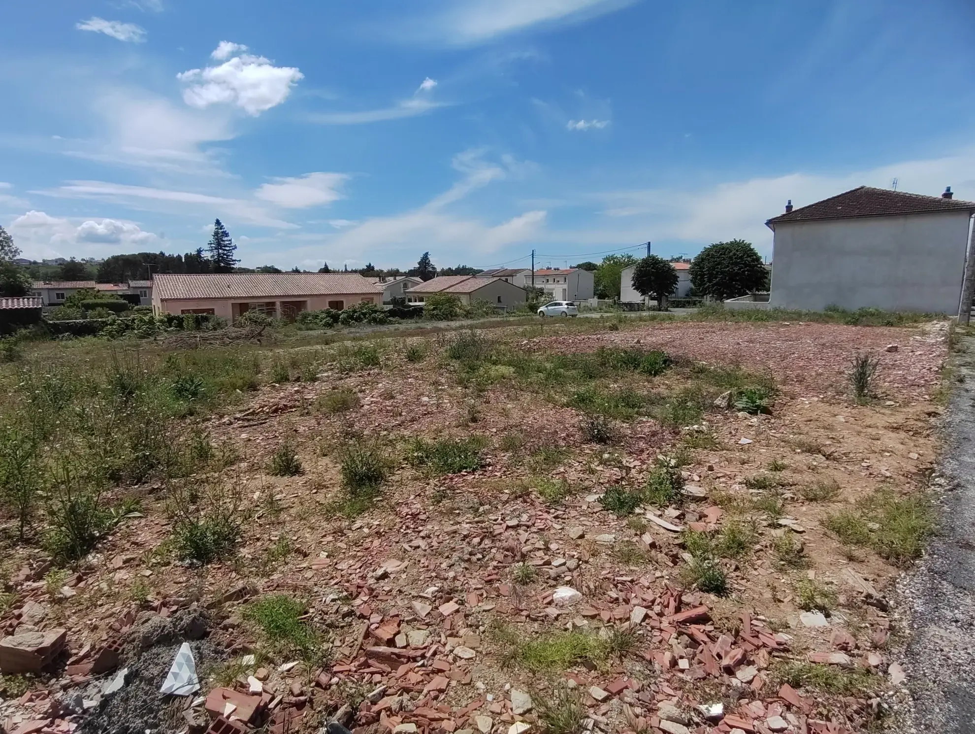 Terrain constructible de 1 568 m² à Castres dans le quartier Roulandou 