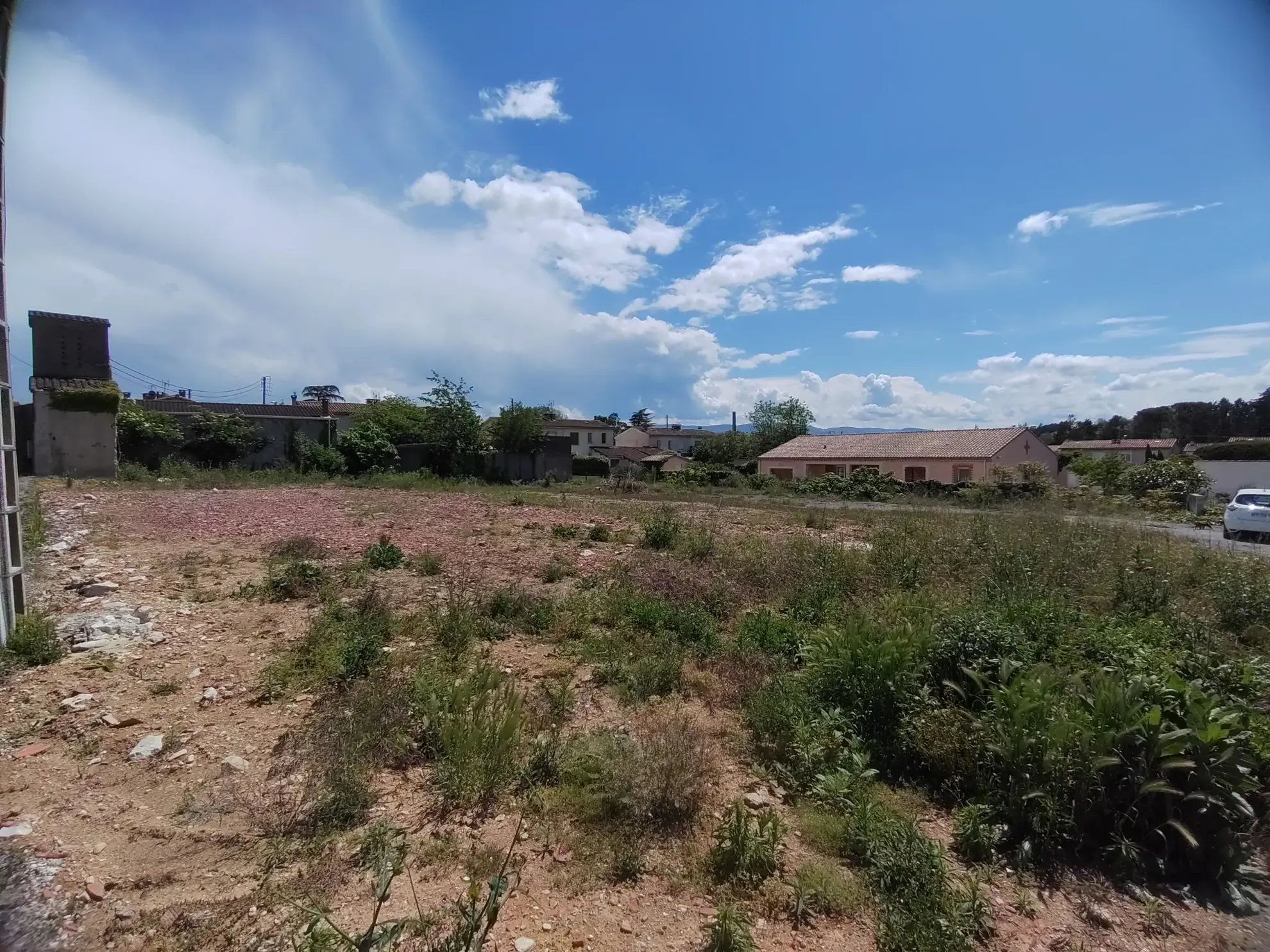 Terrain constructible de 1 568 m² à Castres dans le quartier Roulandou 