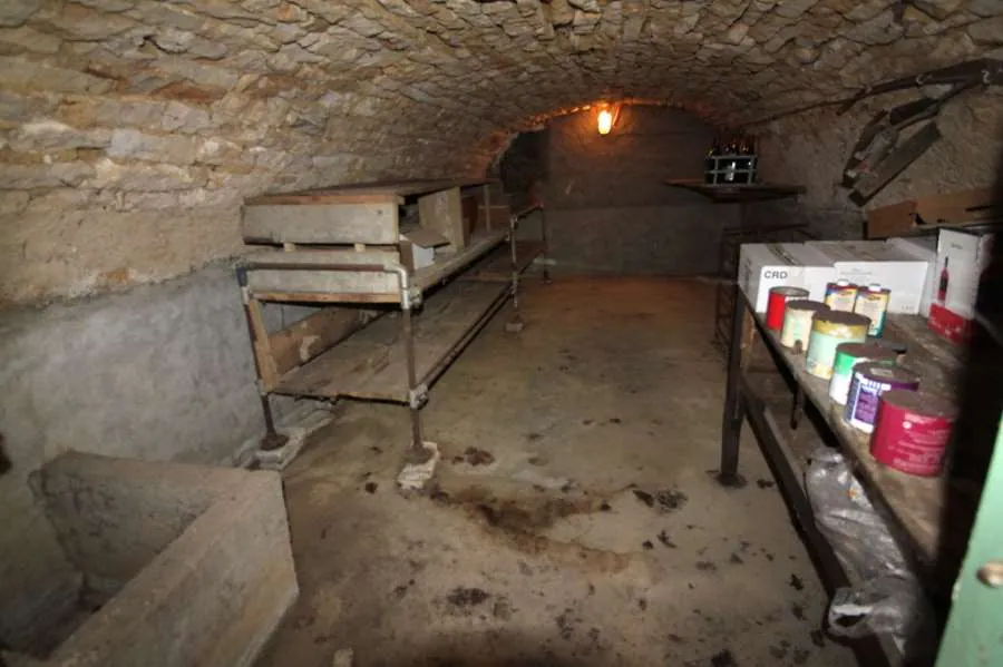 Maison de campagne avec forge à Varzy – Potentiel de rénovation sur 387 m² 