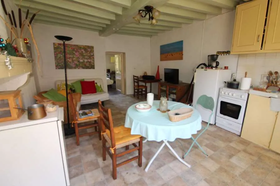 Maison de campagne avec forge à Varzy – Potentiel de rénovation sur 387 m² 