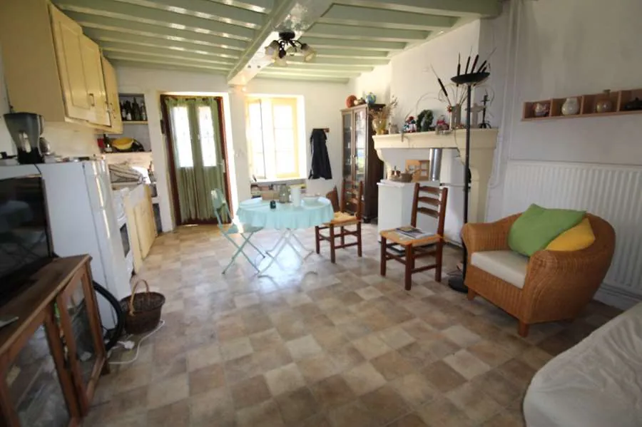 Maison de campagne avec forge à Varzy – Potentiel de rénovation sur 387 m² 