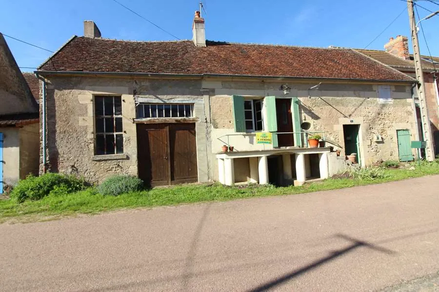 Maison de campagne avec forge à Varzy – Potentiel de rénovation sur 387 m²