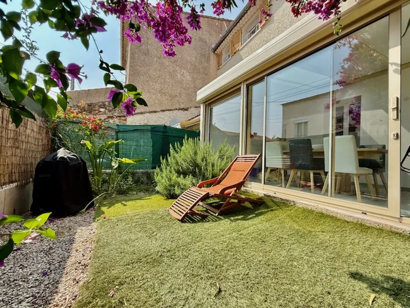 Appartement T2 en rez-de-jardin à Six Fours les Plages avec parking et proximité commerces 