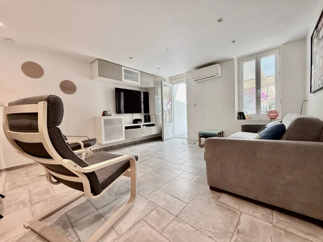 Appartement T2 en rez-de-jardin à Six Fours les Plages avec parking et proximité commerces 