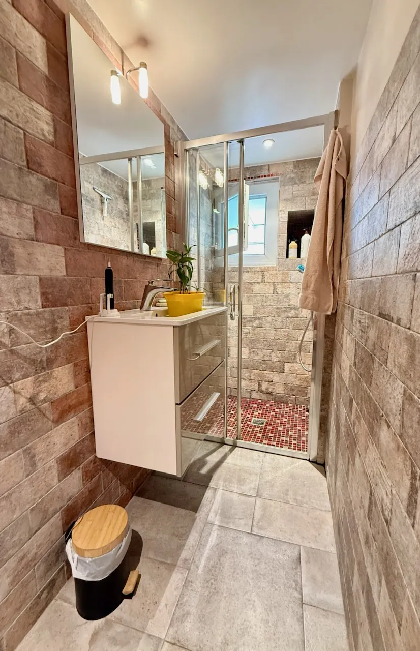 Appartement T2 en rez-de-jardin à Six Fours les Plages avec parking et proximité commerces 