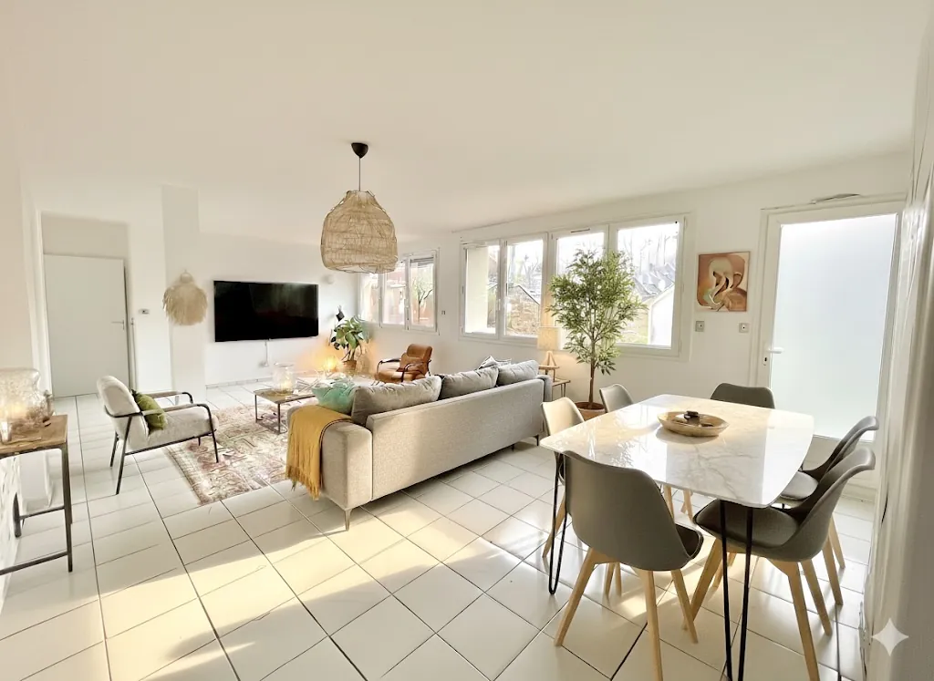 Grand appartement lumineux à vendre à St Quentin avec balcon et cave