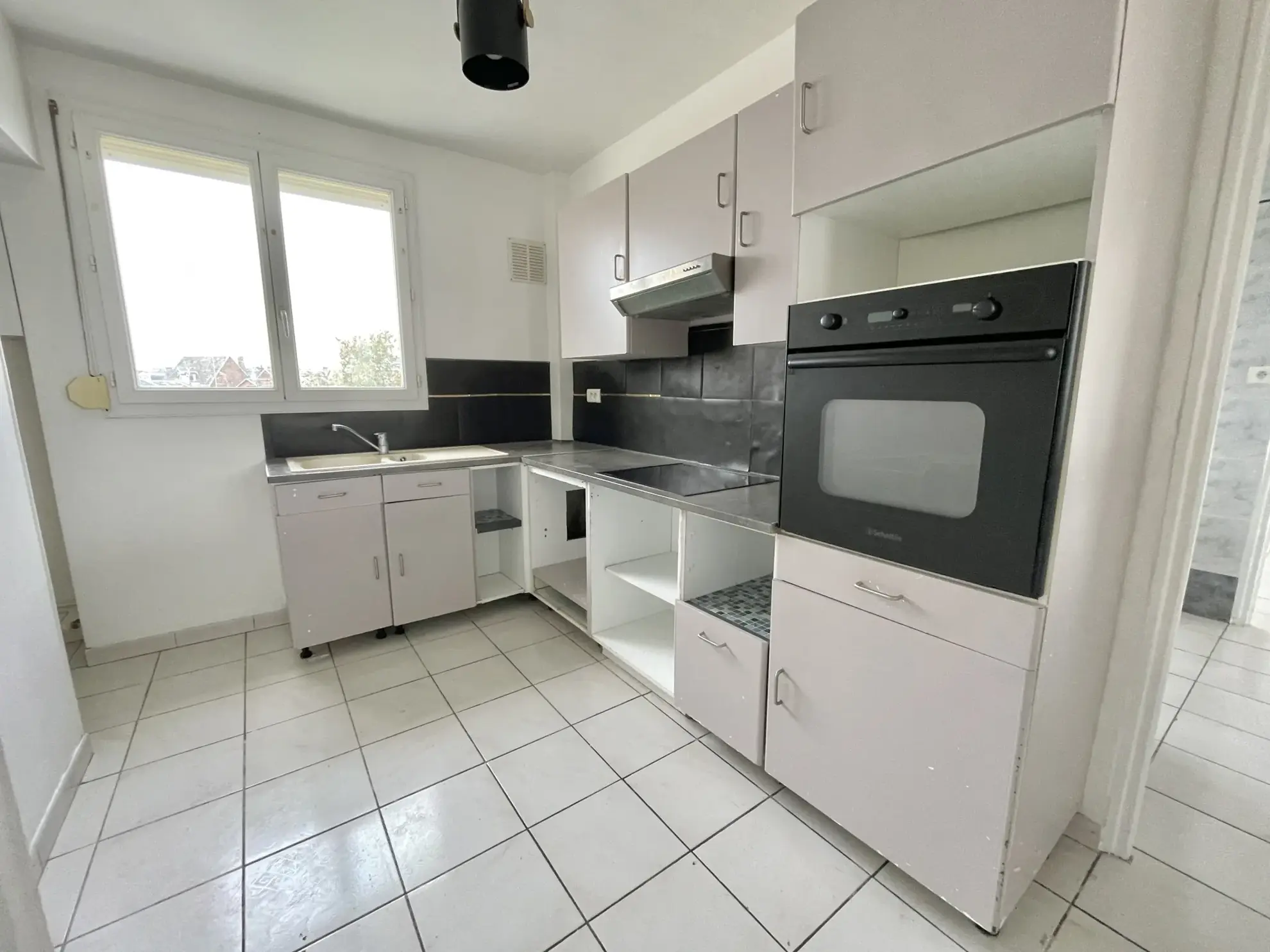 Grand appartement lumineux à vendre à St Quentin avec balcon et cave 