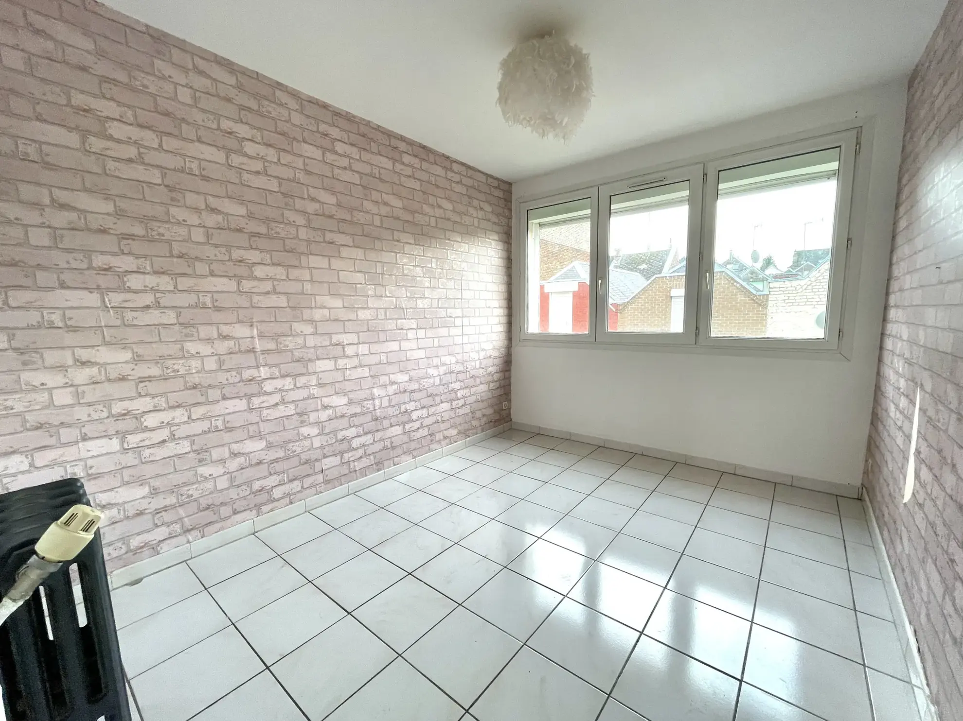 Grand appartement lumineux à vendre à St Quentin avec balcon et cave 