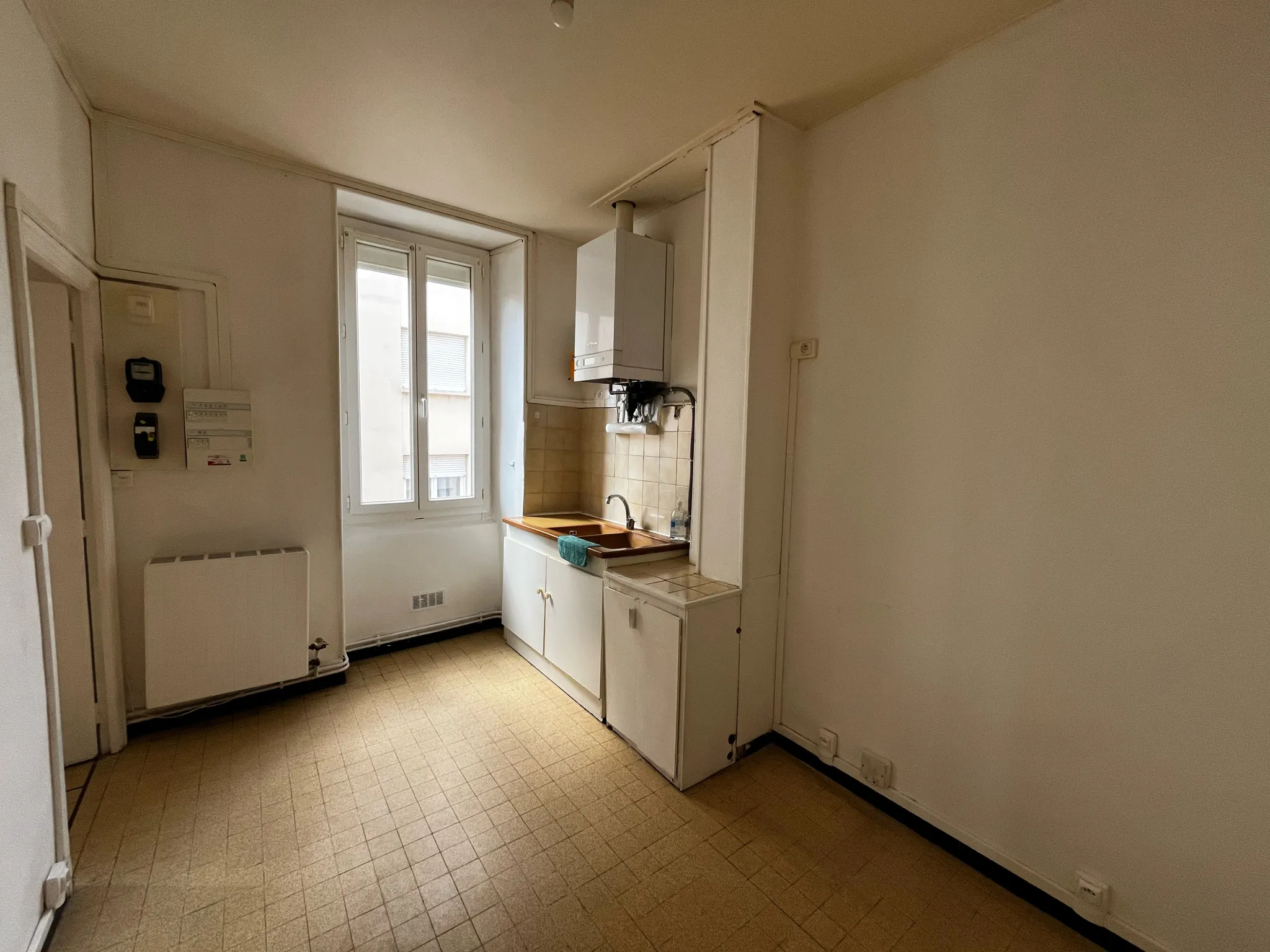Immeuble de rapport à vendre à Alès, centre-ville, 4 appartements loués 