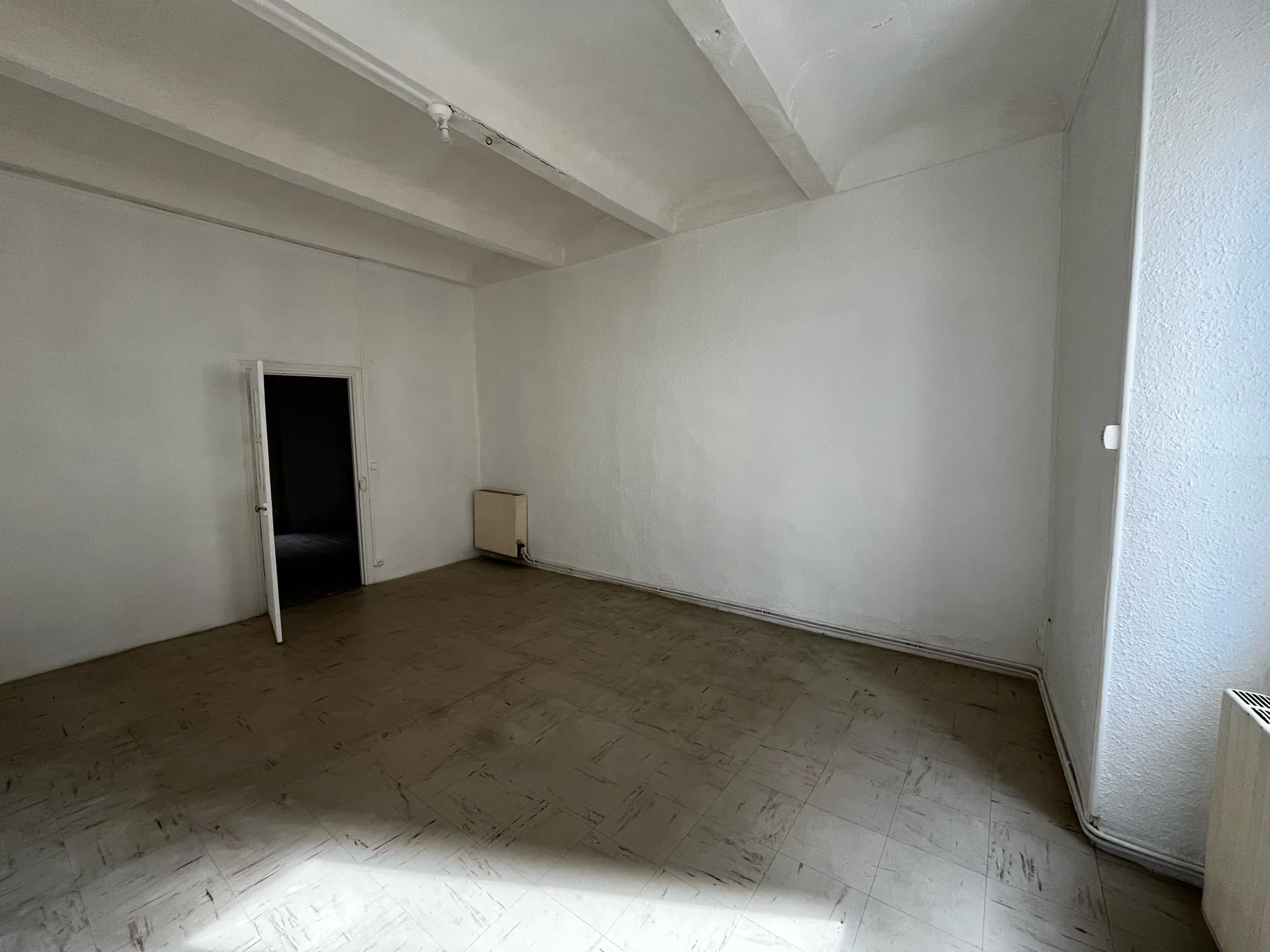 Immeuble de rapport à vendre à Alès, centre-ville, 4 appartements loués 