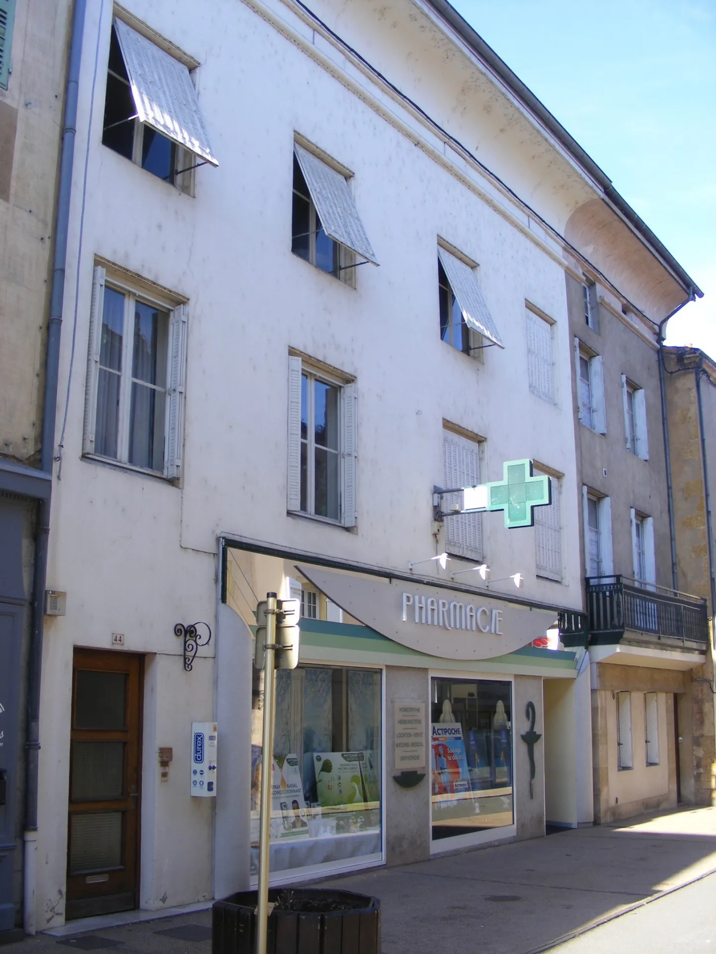 Immeuble à vendre à Marcigny - local commercial et appartements à rénover