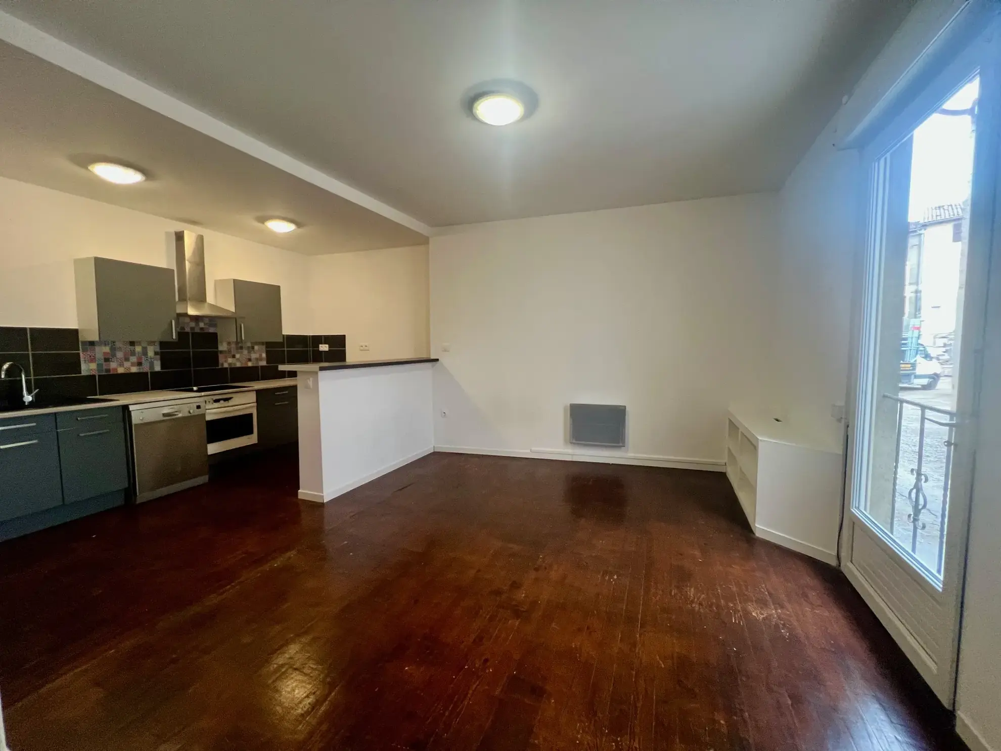 Immeuble à vendre à Millau avec deux logements et cave, investissement idéal