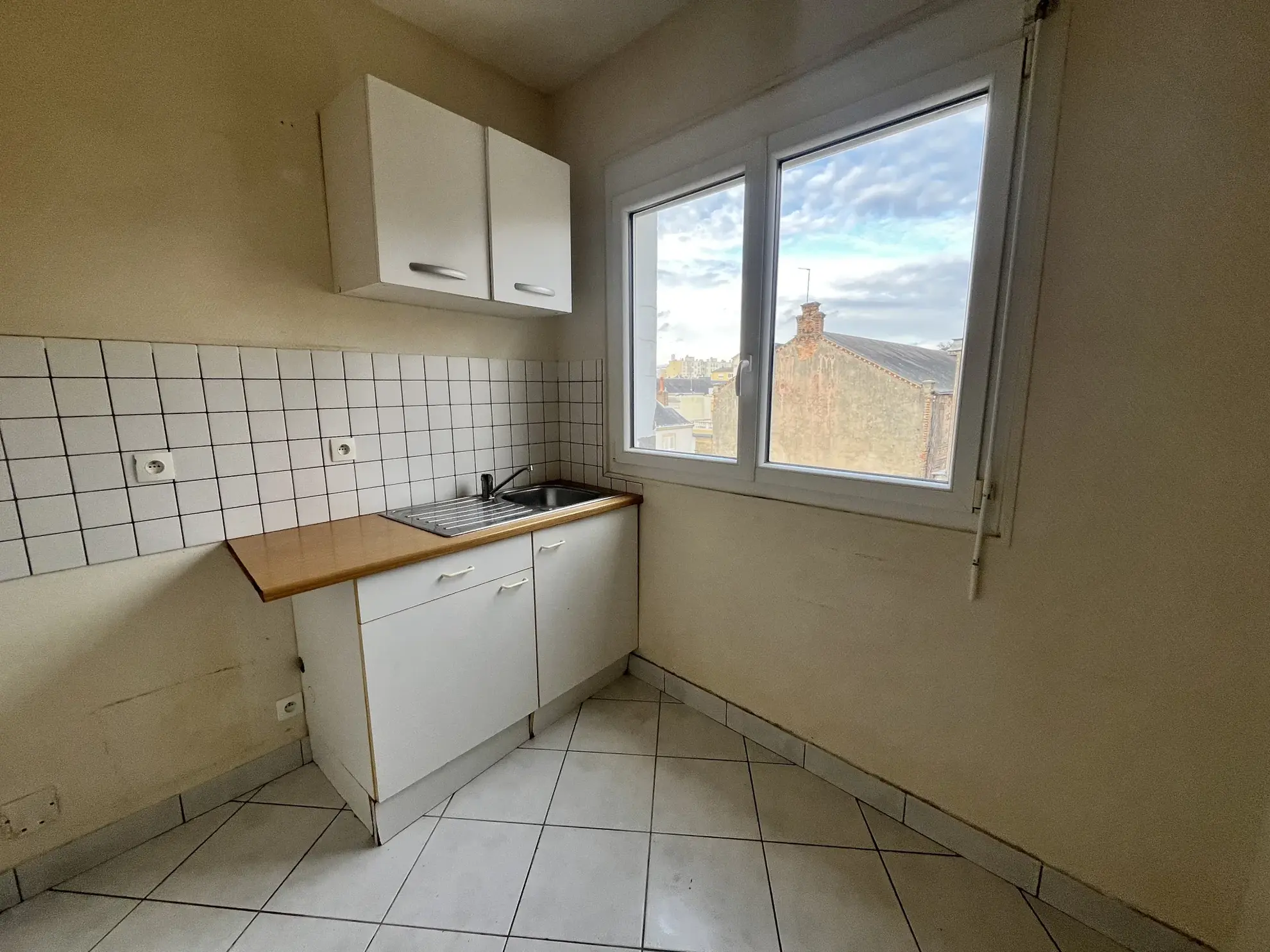 Appartement T3 de 63m² en centre-ville du Mans avec cachet et rénovation à prévoir 