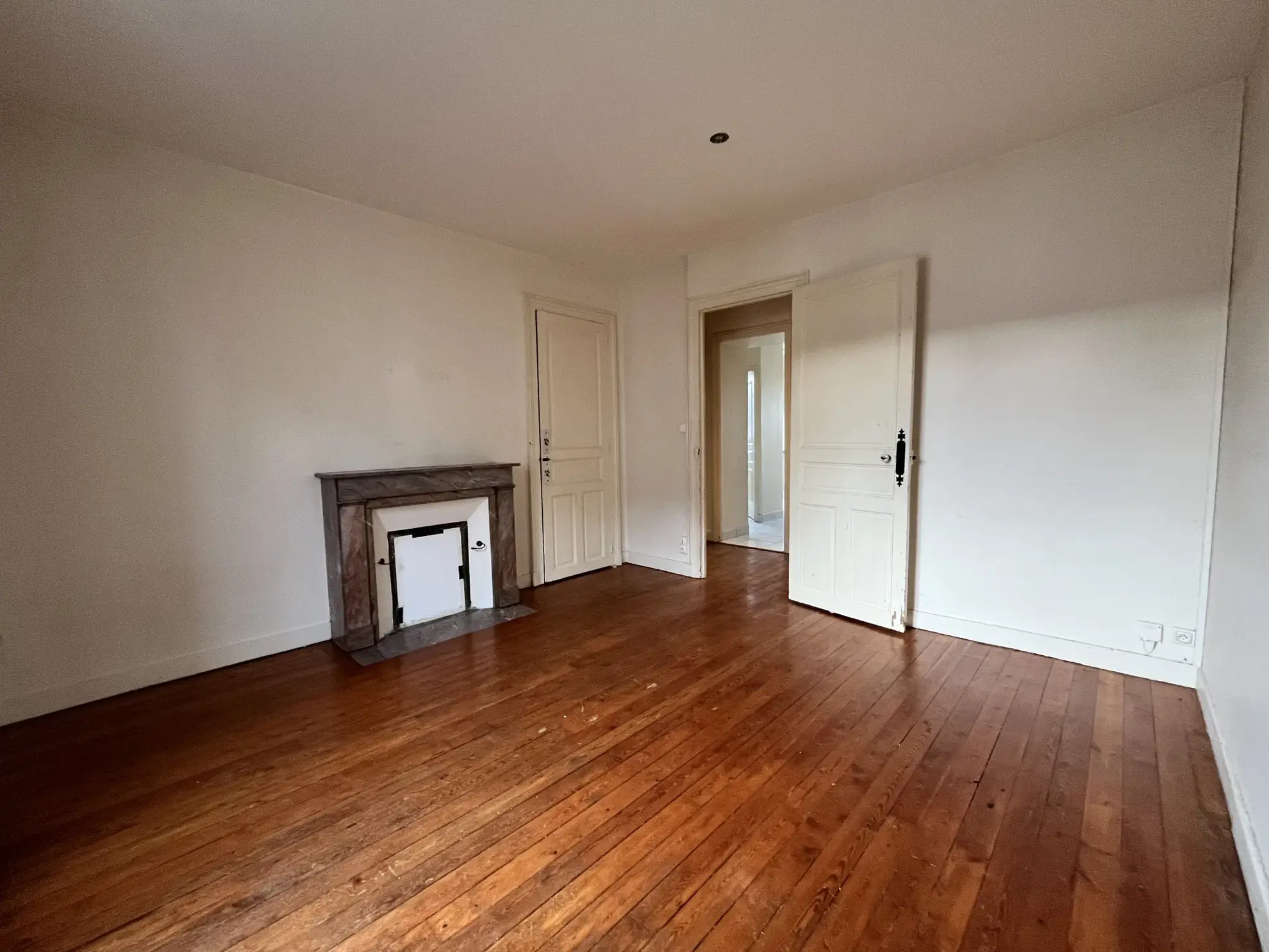 Appartement T3 de 63m² en centre-ville du Mans avec cachet et rénovation à prévoir 
