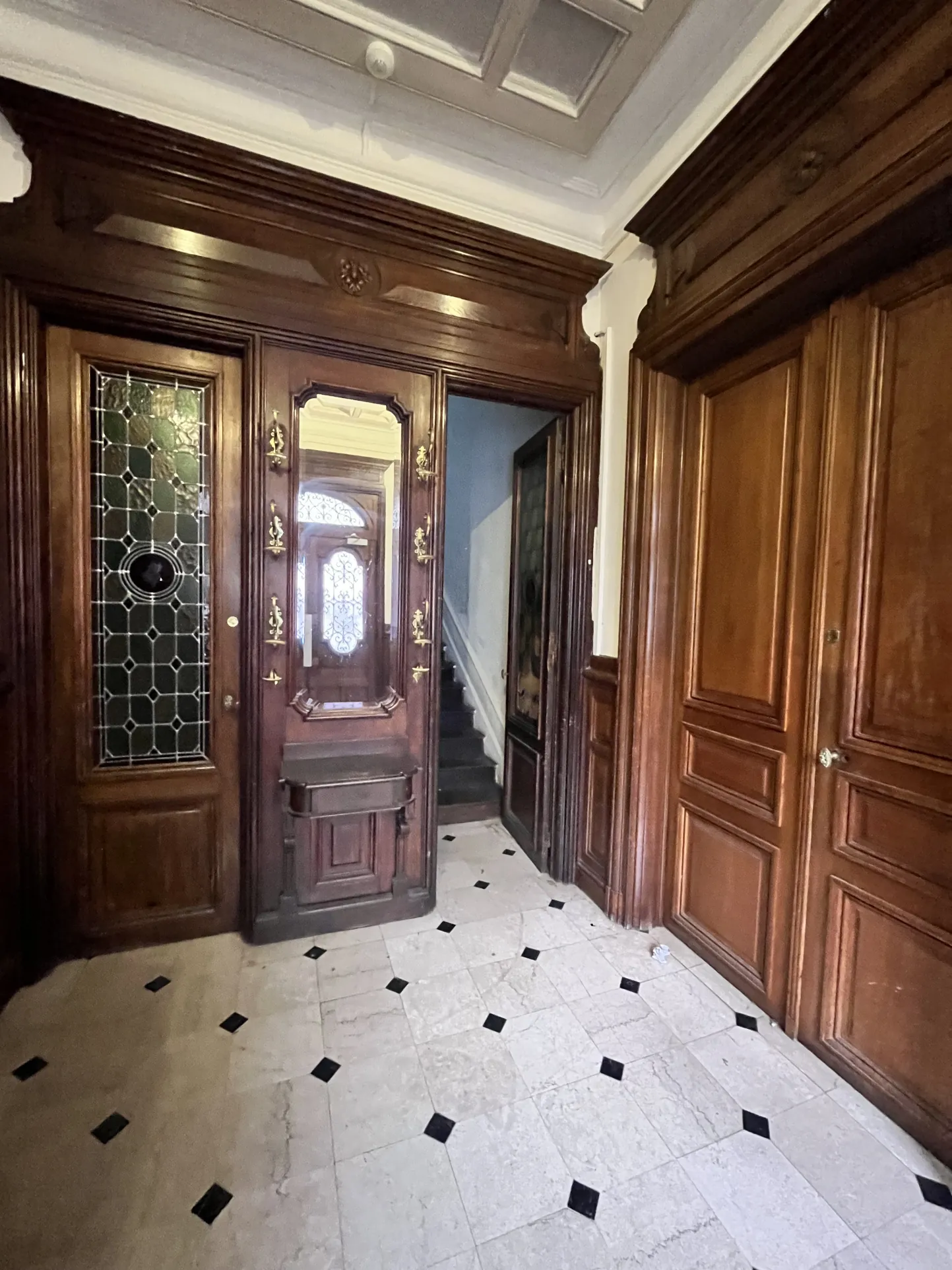 Appartement T3 de 63m² en centre-ville du Mans avec cachet et rénovation à prévoir 