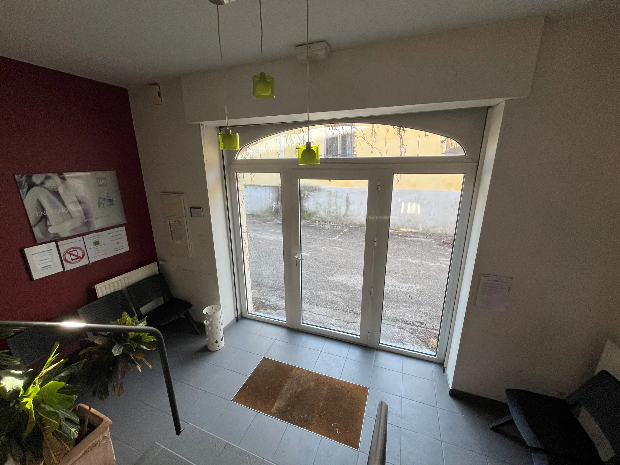 Local professionnel de 144 m² à Générac avec potentiel de transformation 