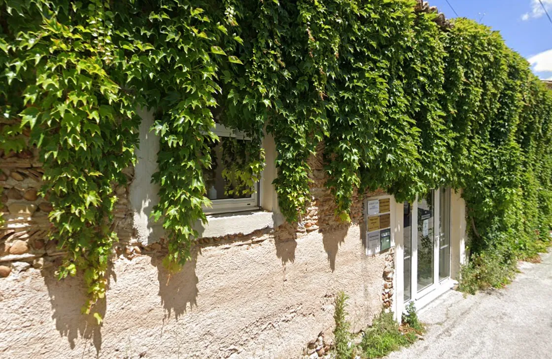 Local professionnel de 144 m² à Générac avec potentiel de transformation