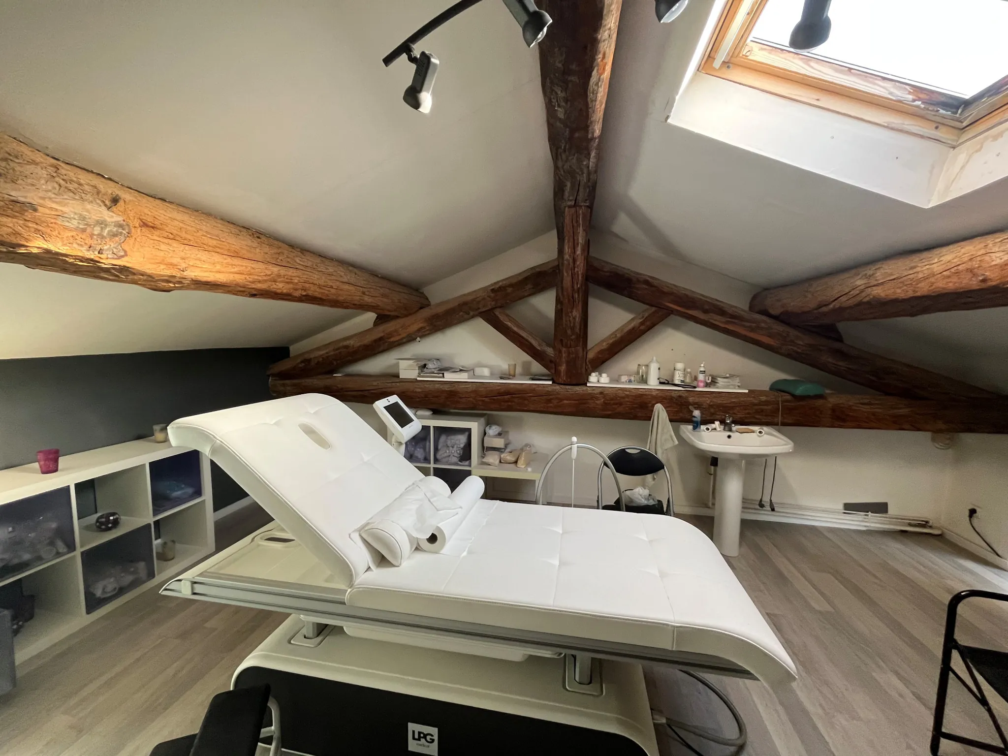 Local professionnel de 144 m² à Générac avec potentiel de transformation 