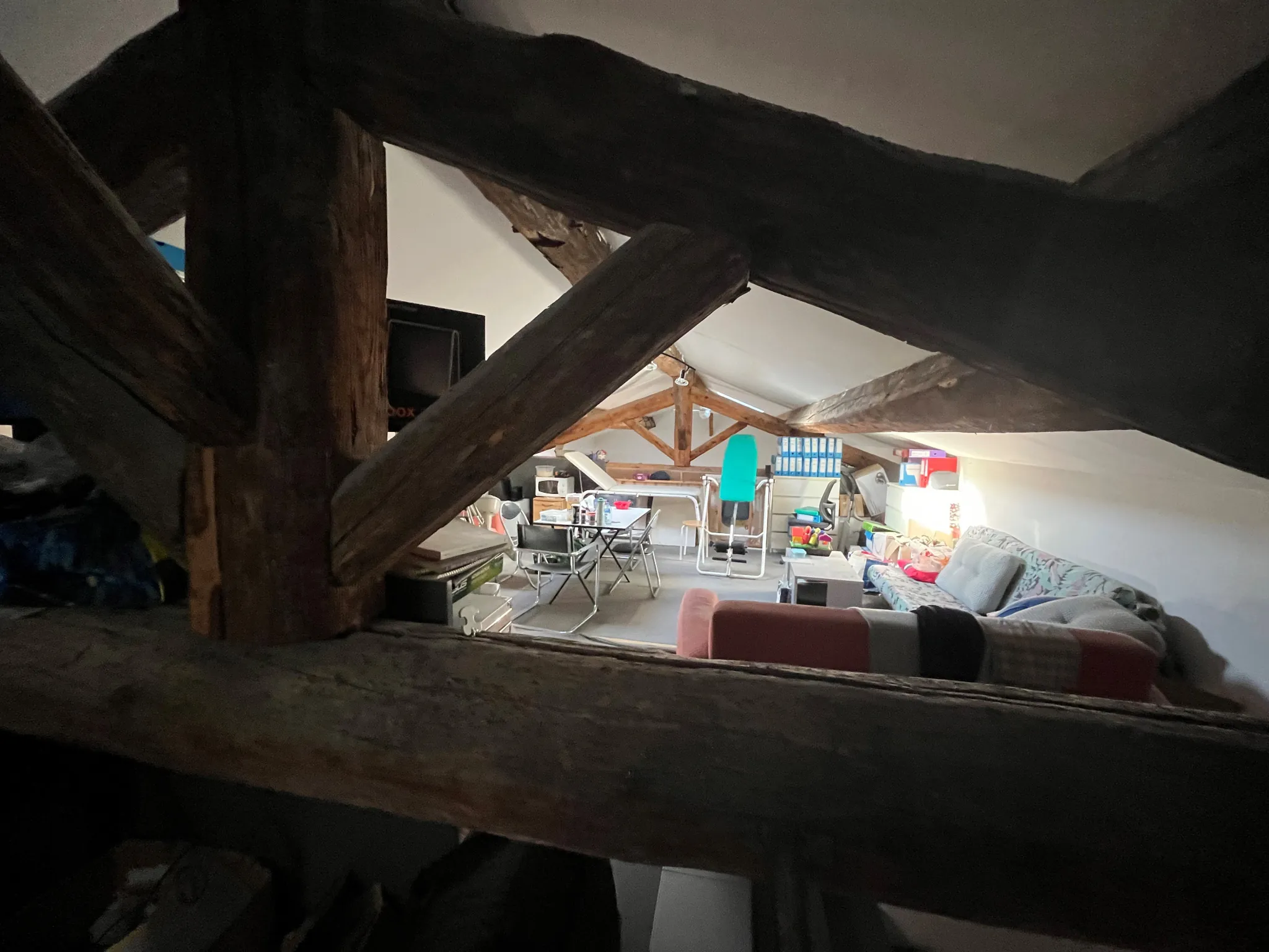 Local professionnel de 144 m² à Générac avec potentiel de transformation 