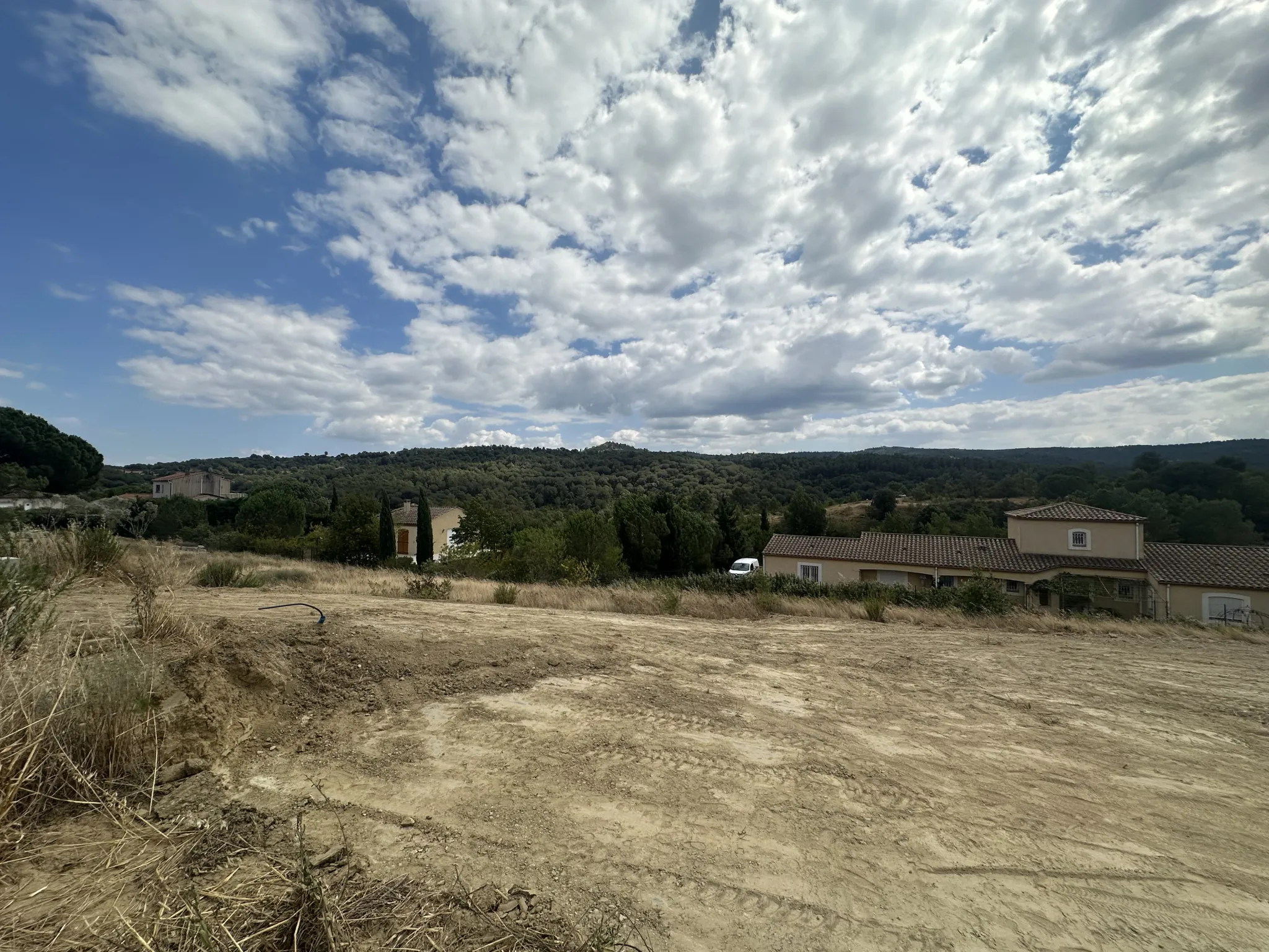 Terrain constructible de 738 m² à Carcassonne, lotissement Cavyère 
