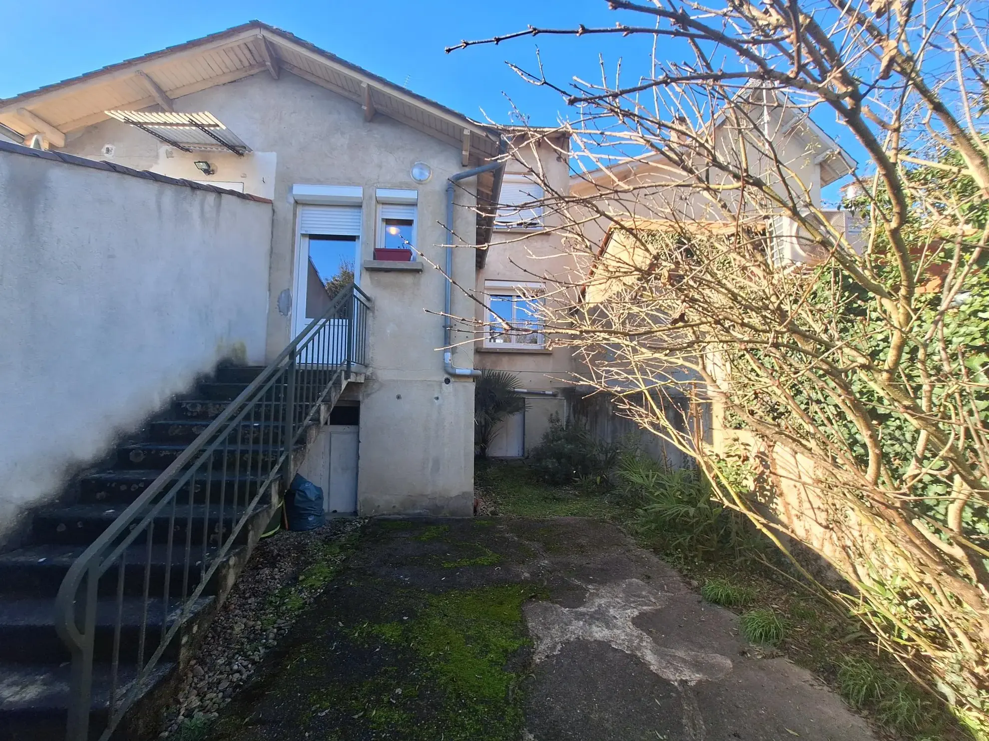 Maison de ville rénovée de 100 m² avec jardin à Bergerac 