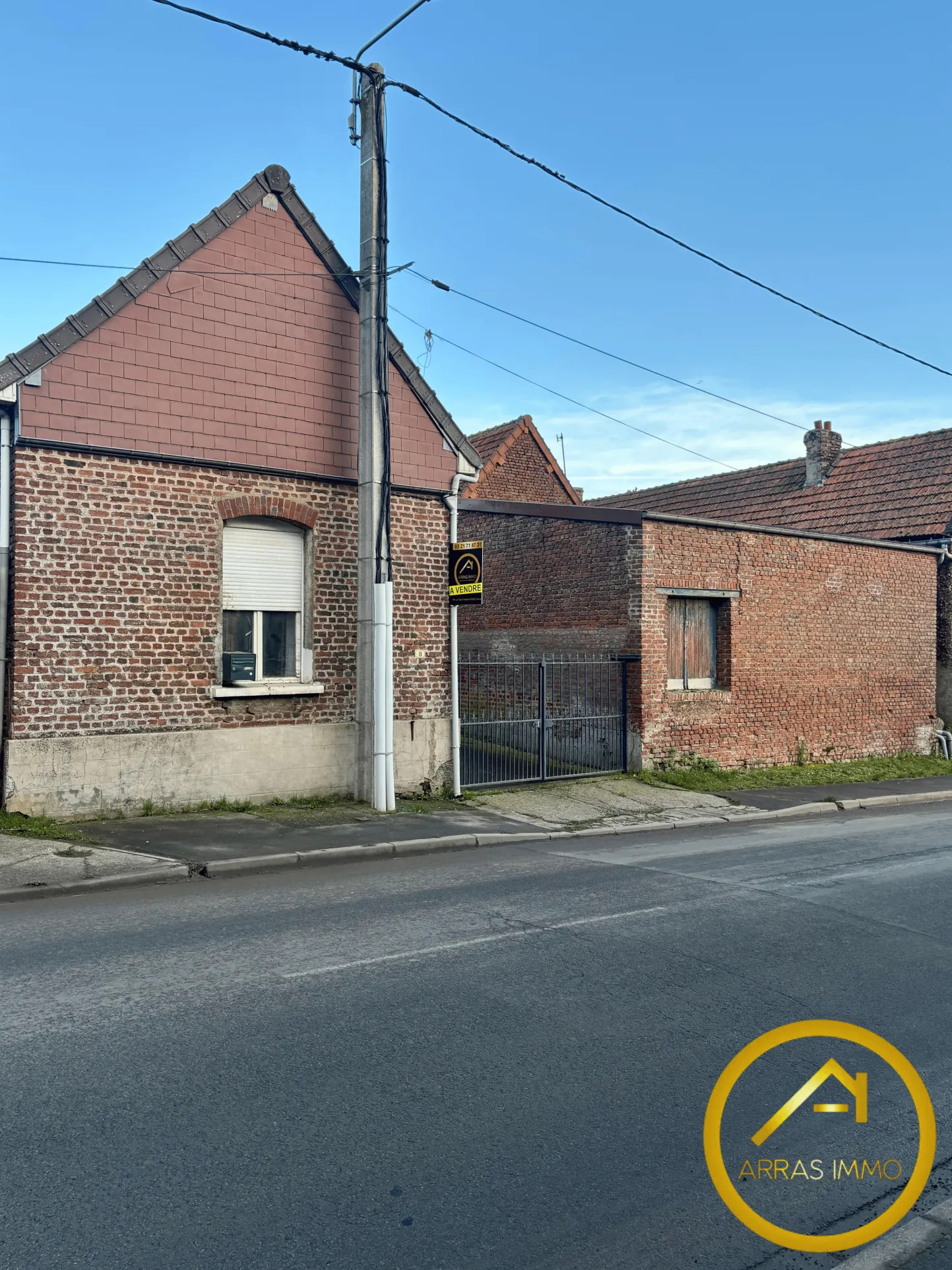 Corps de ferme 160m² à Adinfer à rénover avec dépendances et hangar