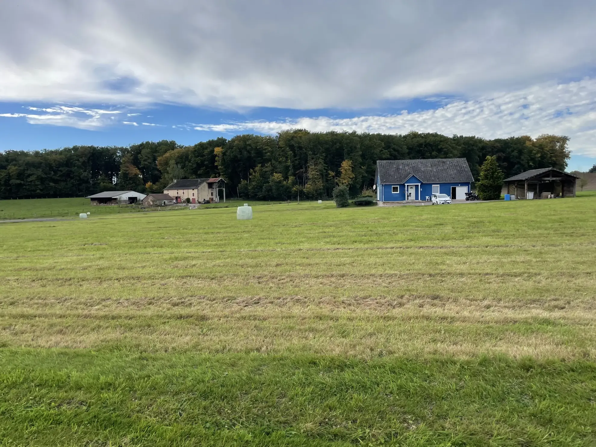 Belle ferme à Abelcourt avec terrain constructible de 2 hectares 