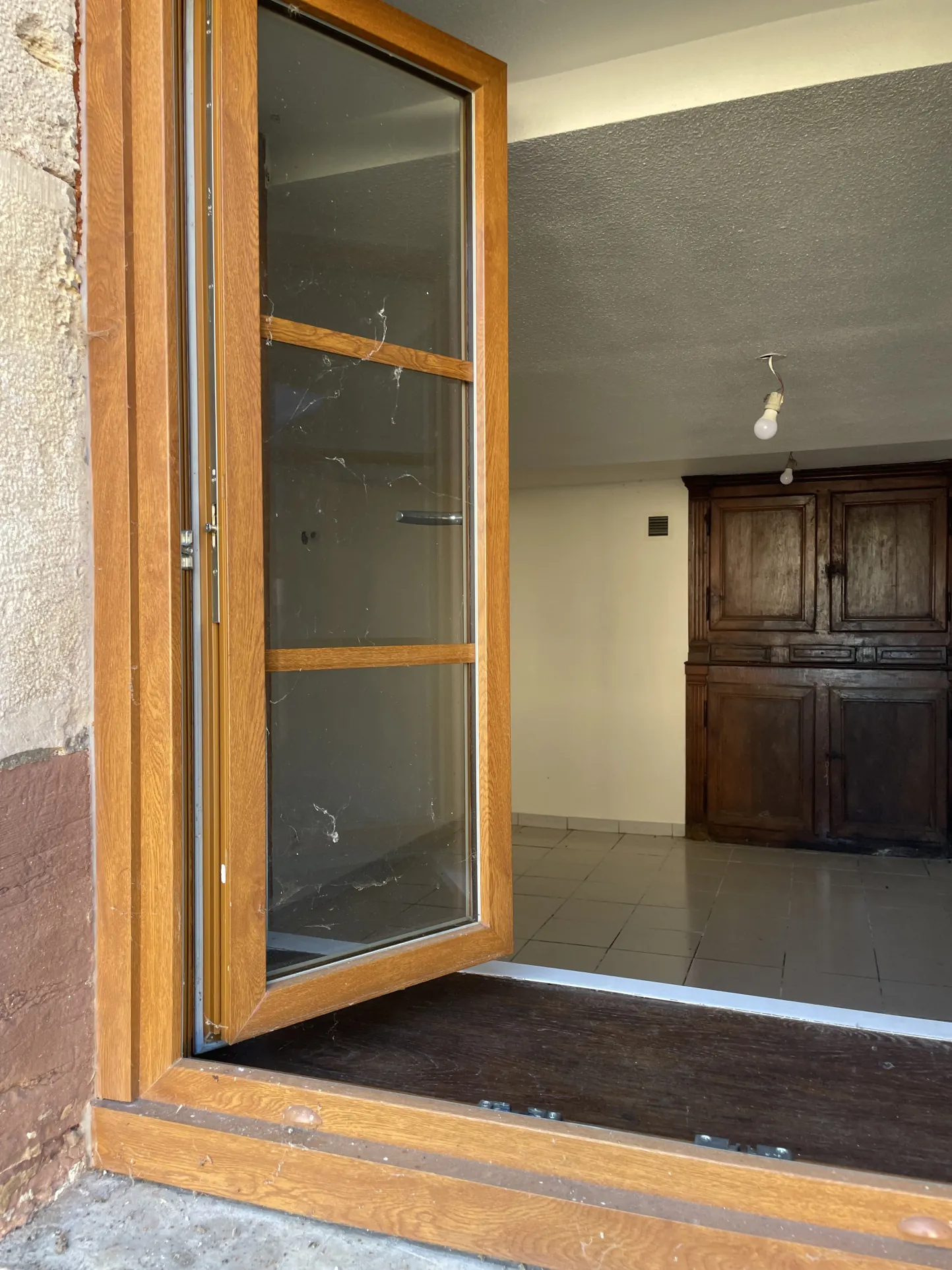 Belle ferme à Abelcourt avec terrain constructible de 2 hectares 