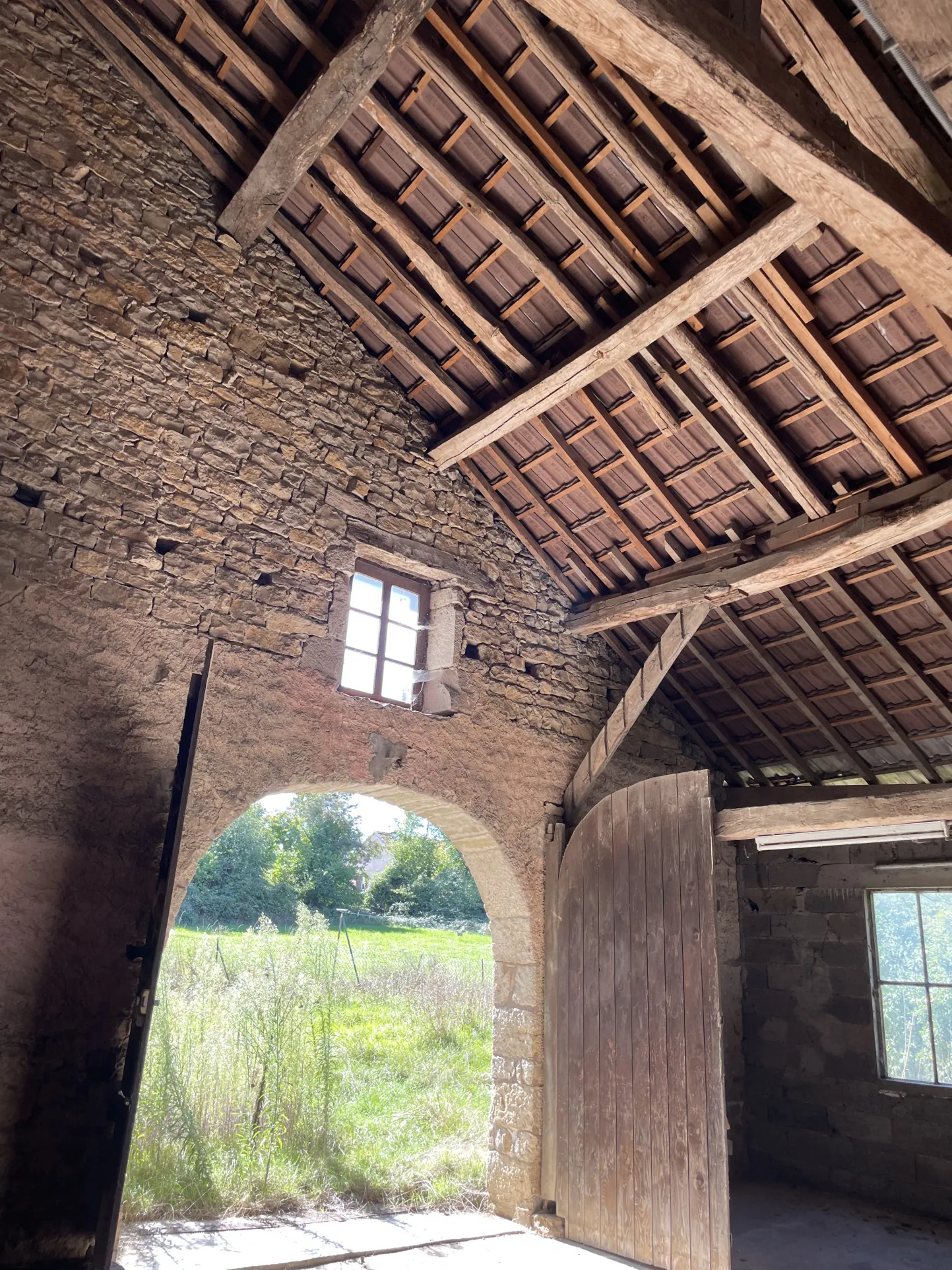 Belle ferme à Abelcourt avec terrain constructible de 2 hectares 