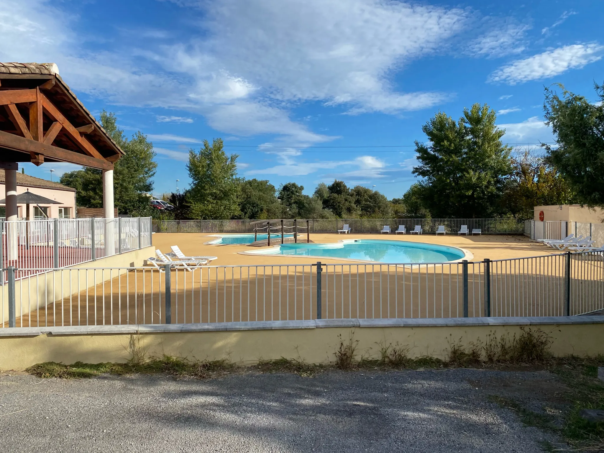 Charmante maison F3 à Sauve avec terrasse, piscine et équipements touristiques dans les Cévennes 