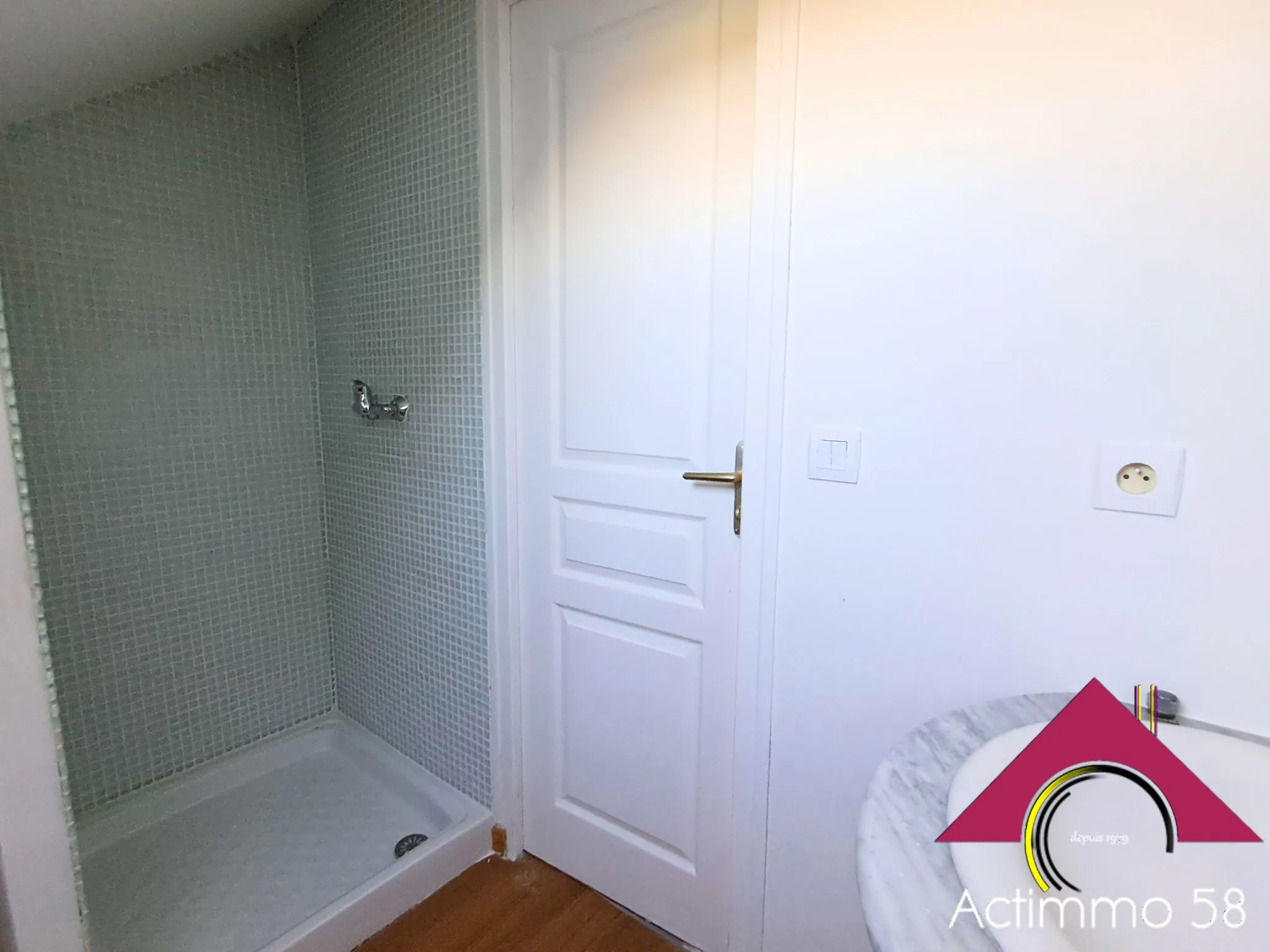 Maison récente avec grand terrain et cadre bucolique à Chantenay st Imbert 