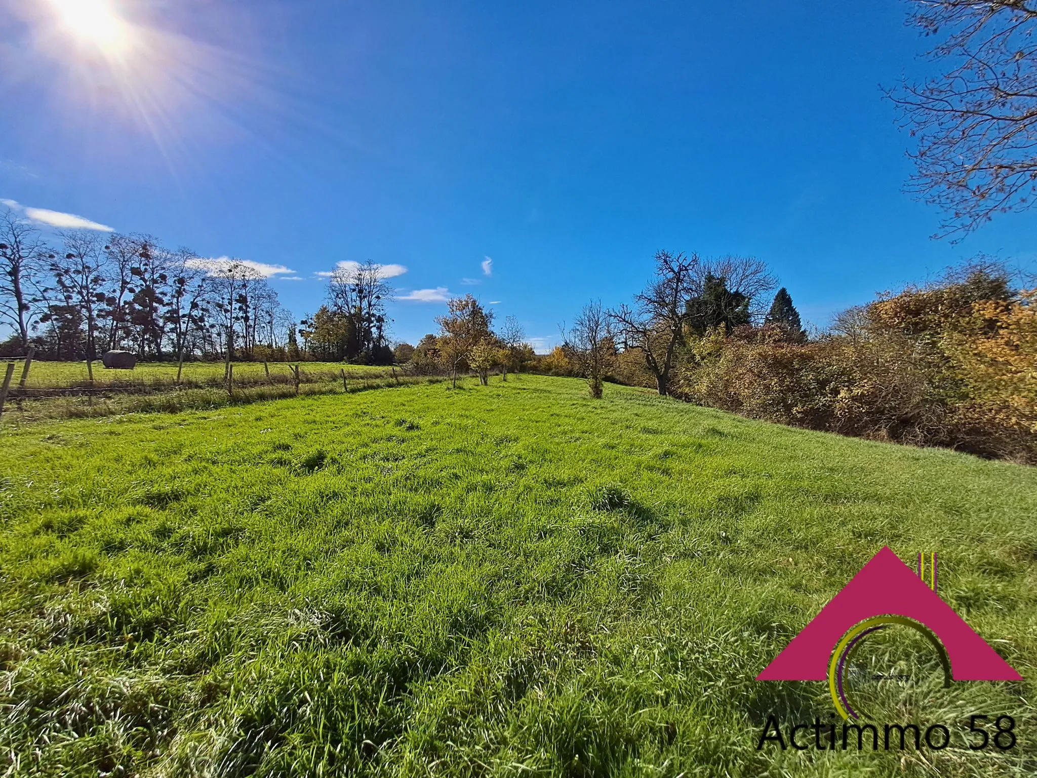 Maison récente avec grand terrain et cadre bucolique à Chantenay st Imbert 