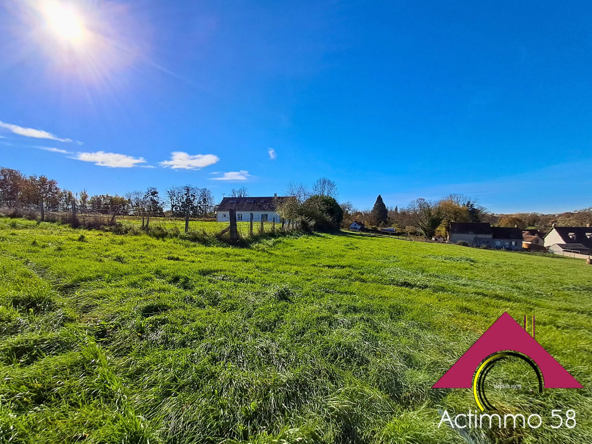 Maison récente avec grand terrain et cadre bucolique à Chantenay st Imbert 