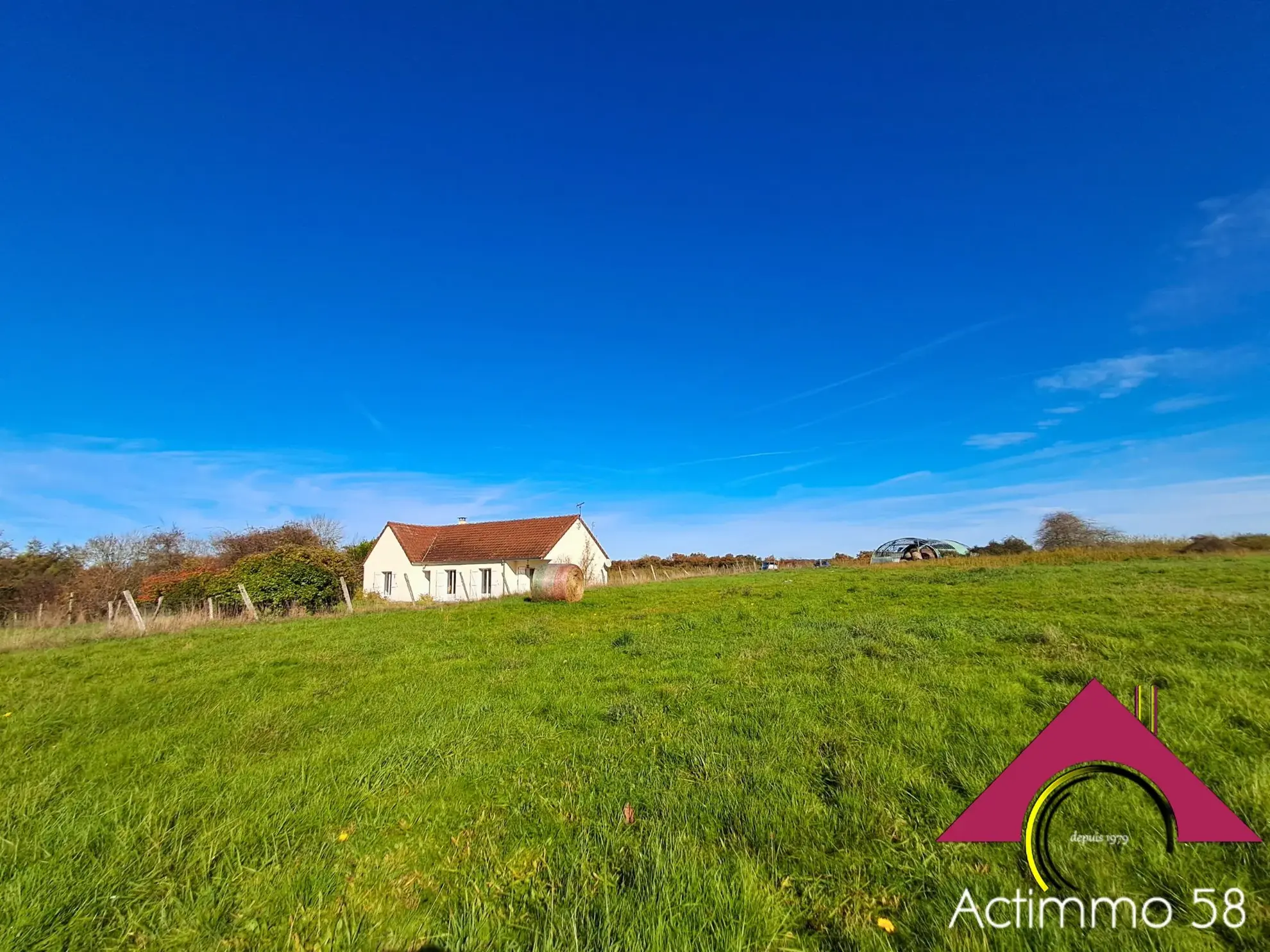 Maison récente avec grand terrain et cadre bucolique à Chantenay st Imbert 