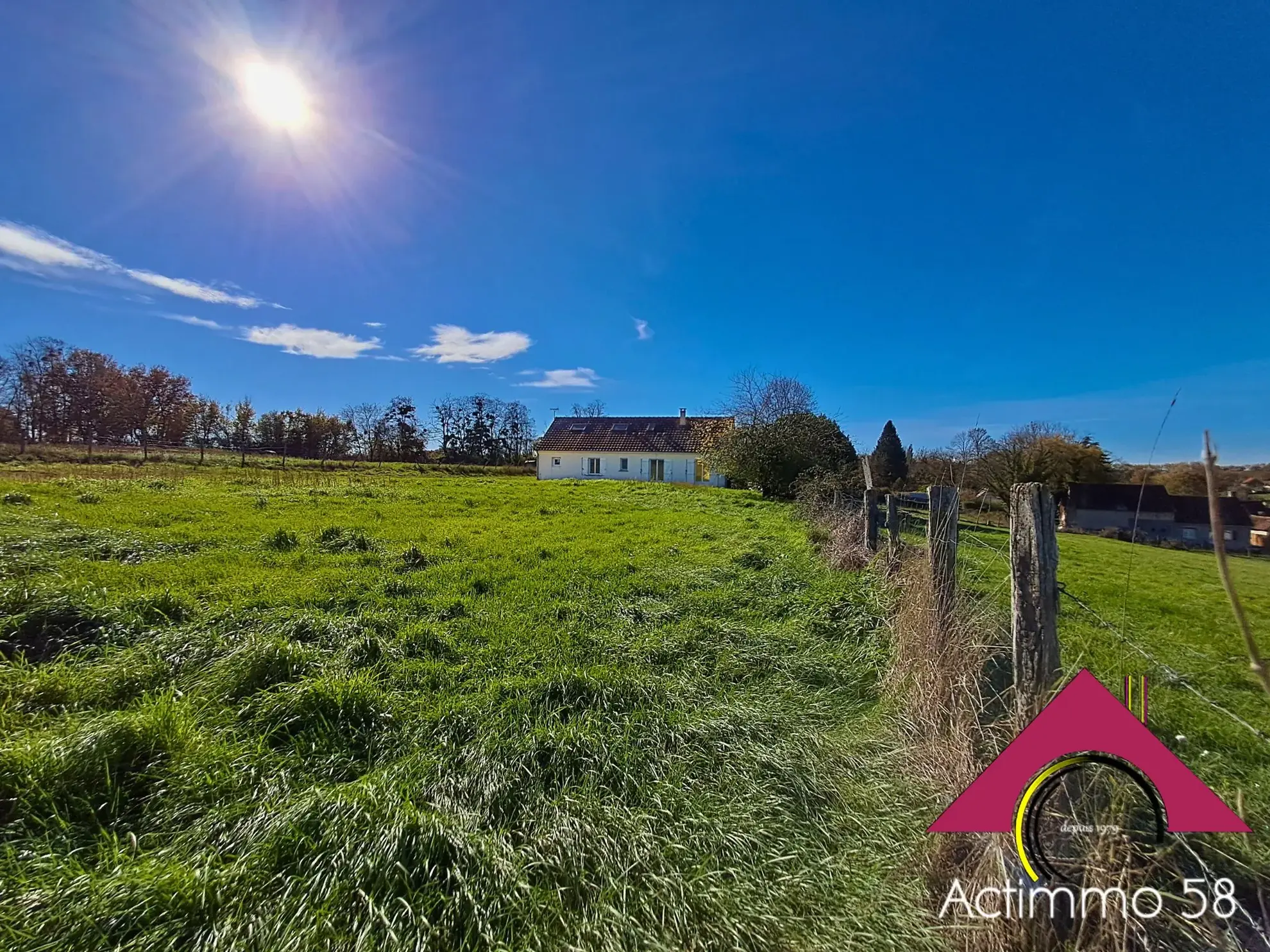 Maison récente avec grand terrain et cadre bucolique à Chantenay st Imbert 