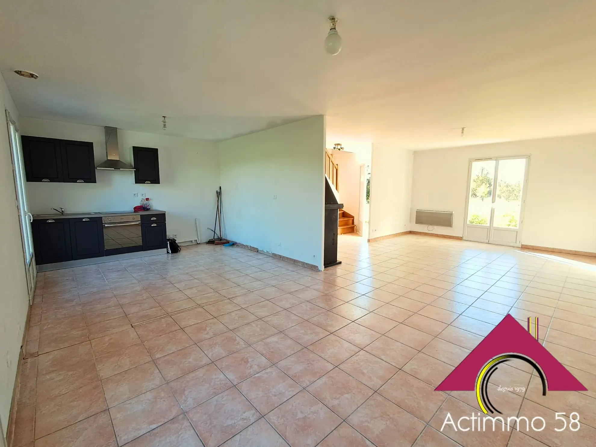 Maison récente avec grand terrain et cadre bucolique à Chantenay st Imbert 