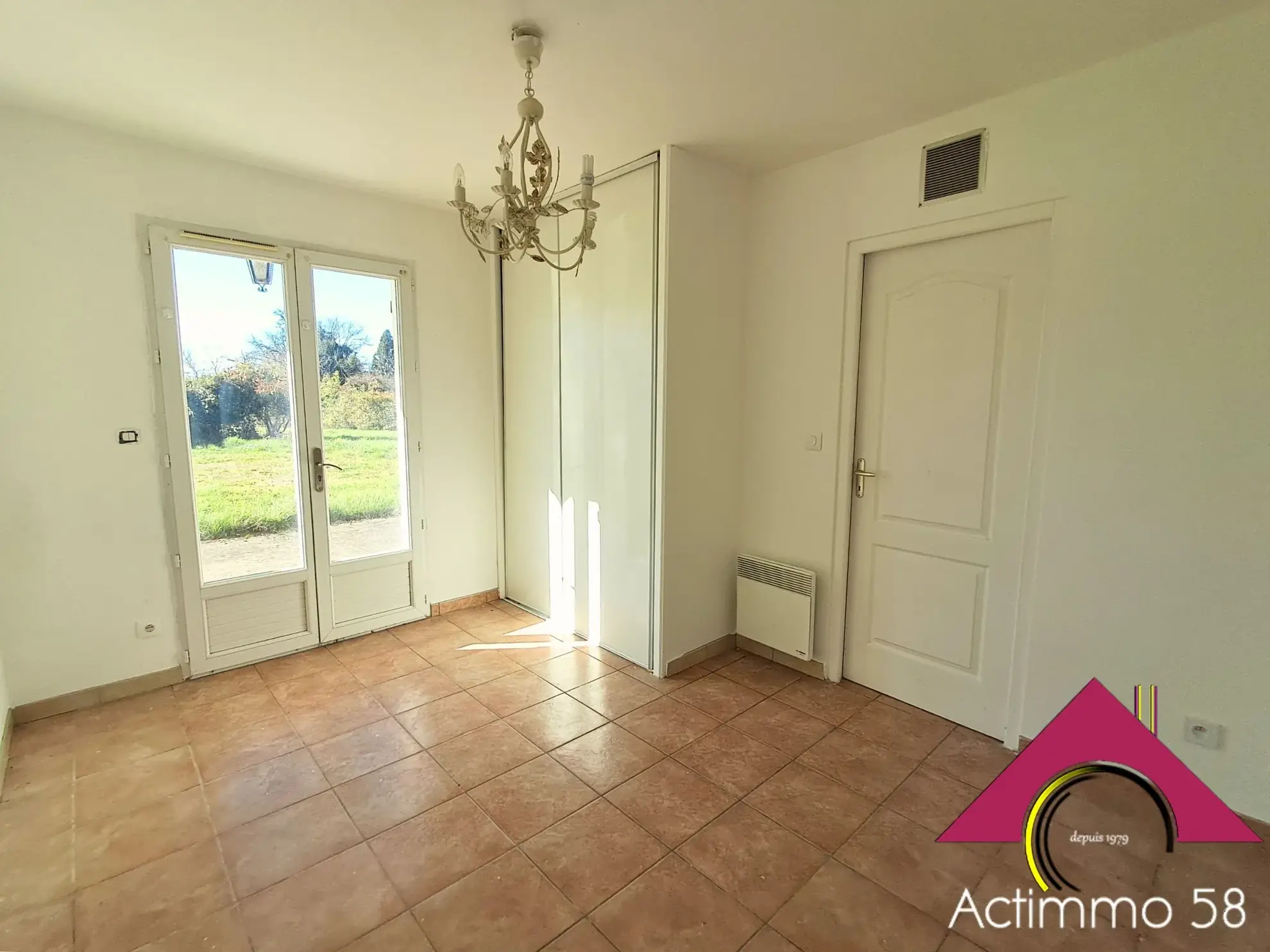 Maison récente avec grand terrain et cadre bucolique à Chantenay st Imbert 