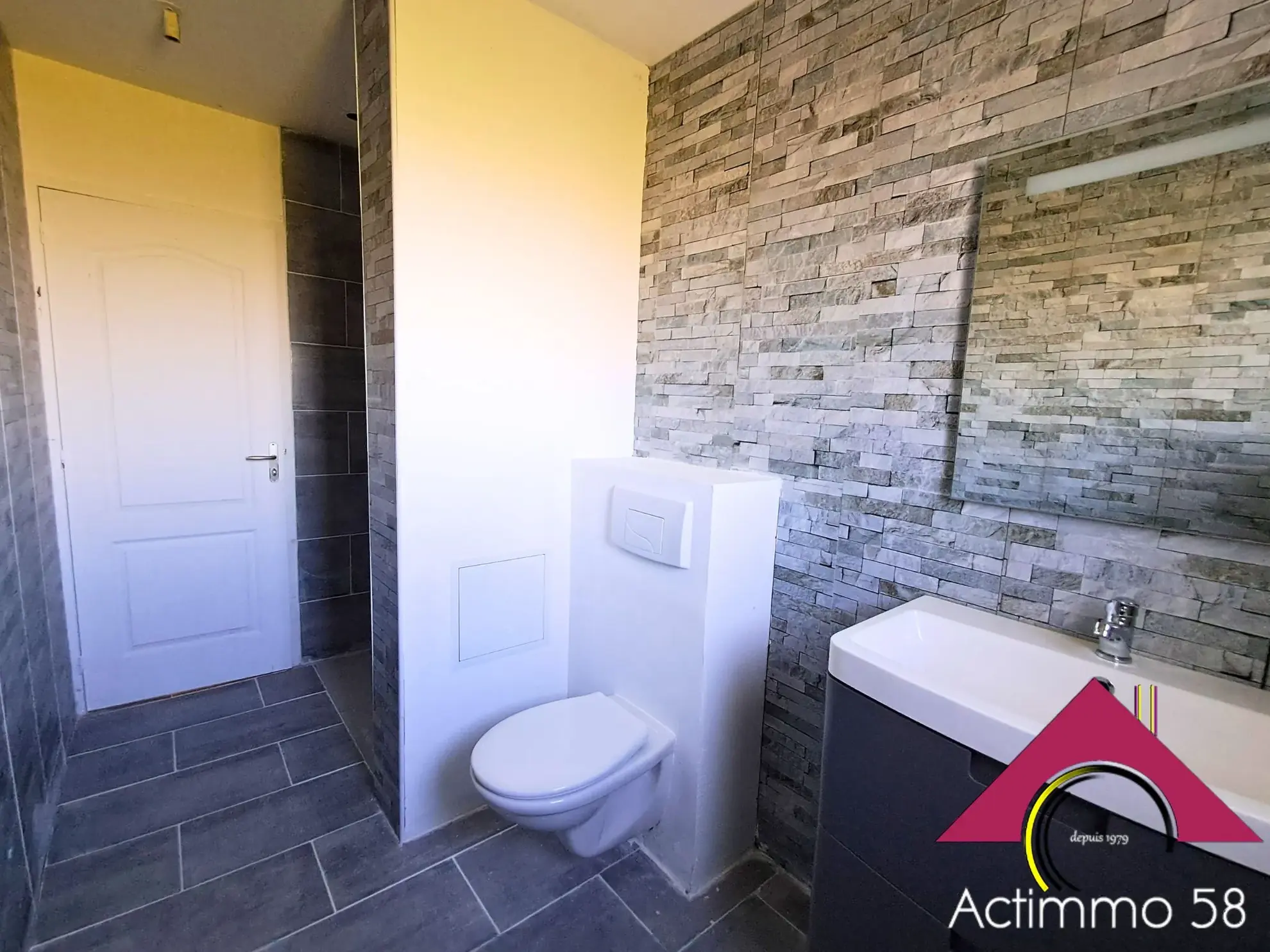 Maison récente avec grand terrain et cadre bucolique à Chantenay st Imbert 